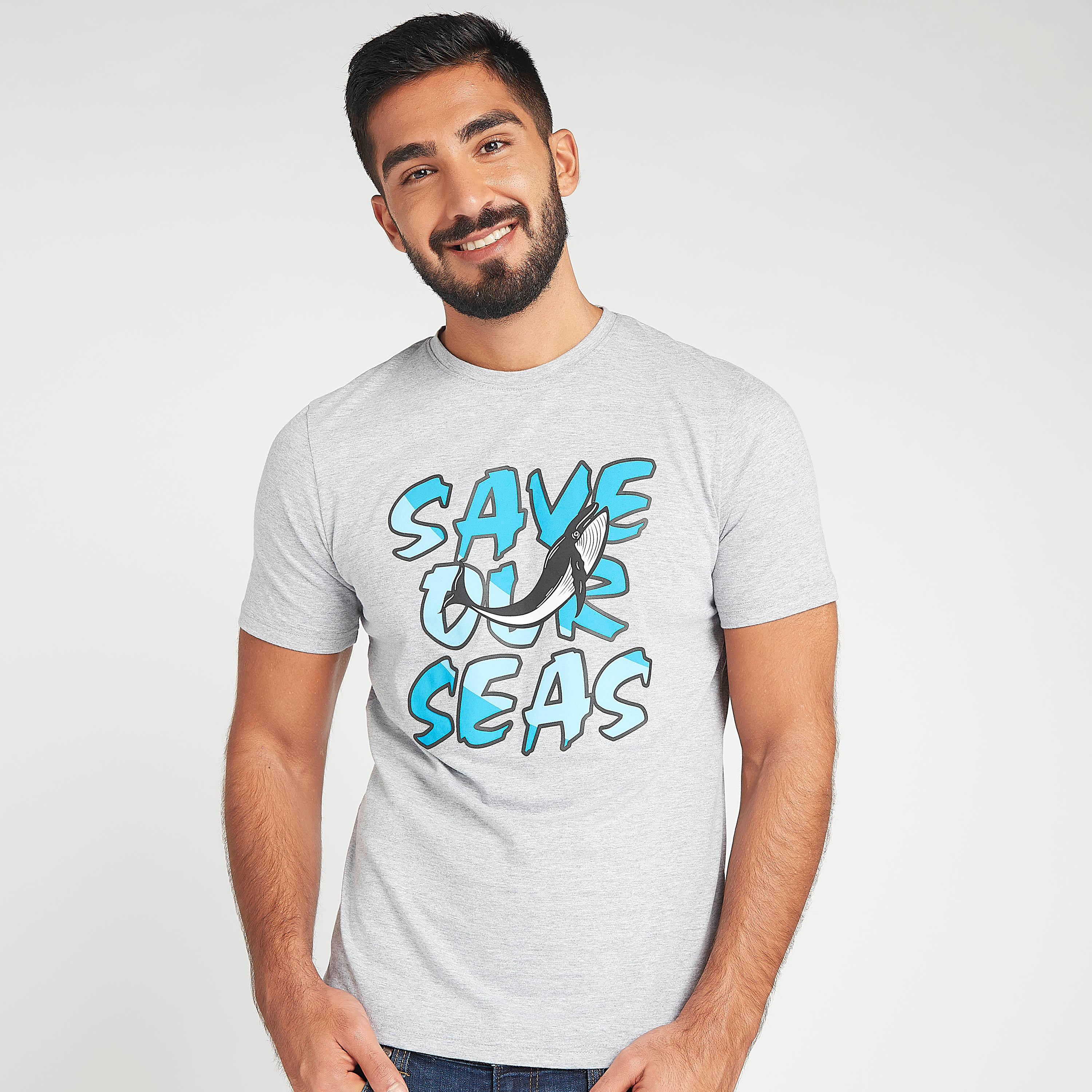 تيشيرت سليم فيت بأكمام قصيرة وياقة ضيقة وطبعات جرافيك-men-clothing-tshirtsandpolos-tshirts-image-3
