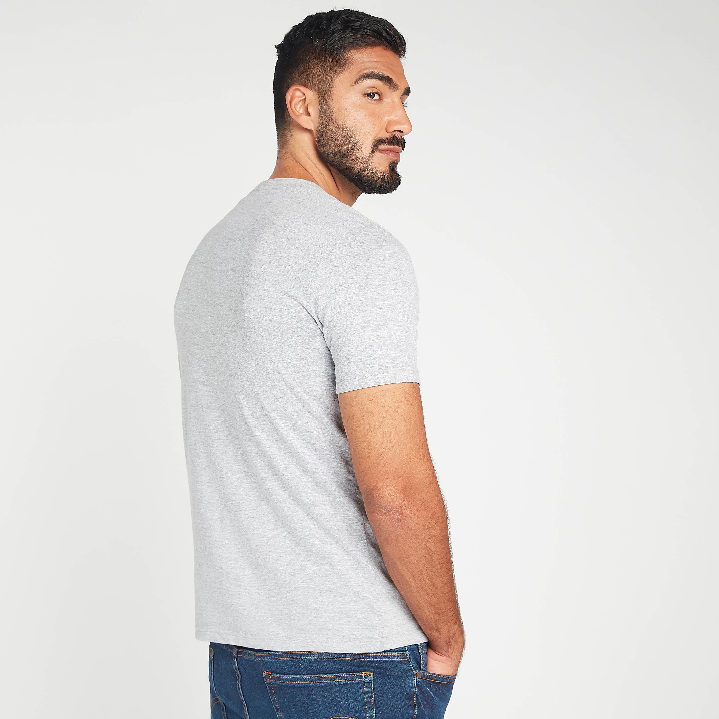 تيشيرت سليم فيت بأكمام قصيرة وياقة ضيقة وطبعات جرافيك-men-clothing-tshirtsandpolos-tshirts-image-4