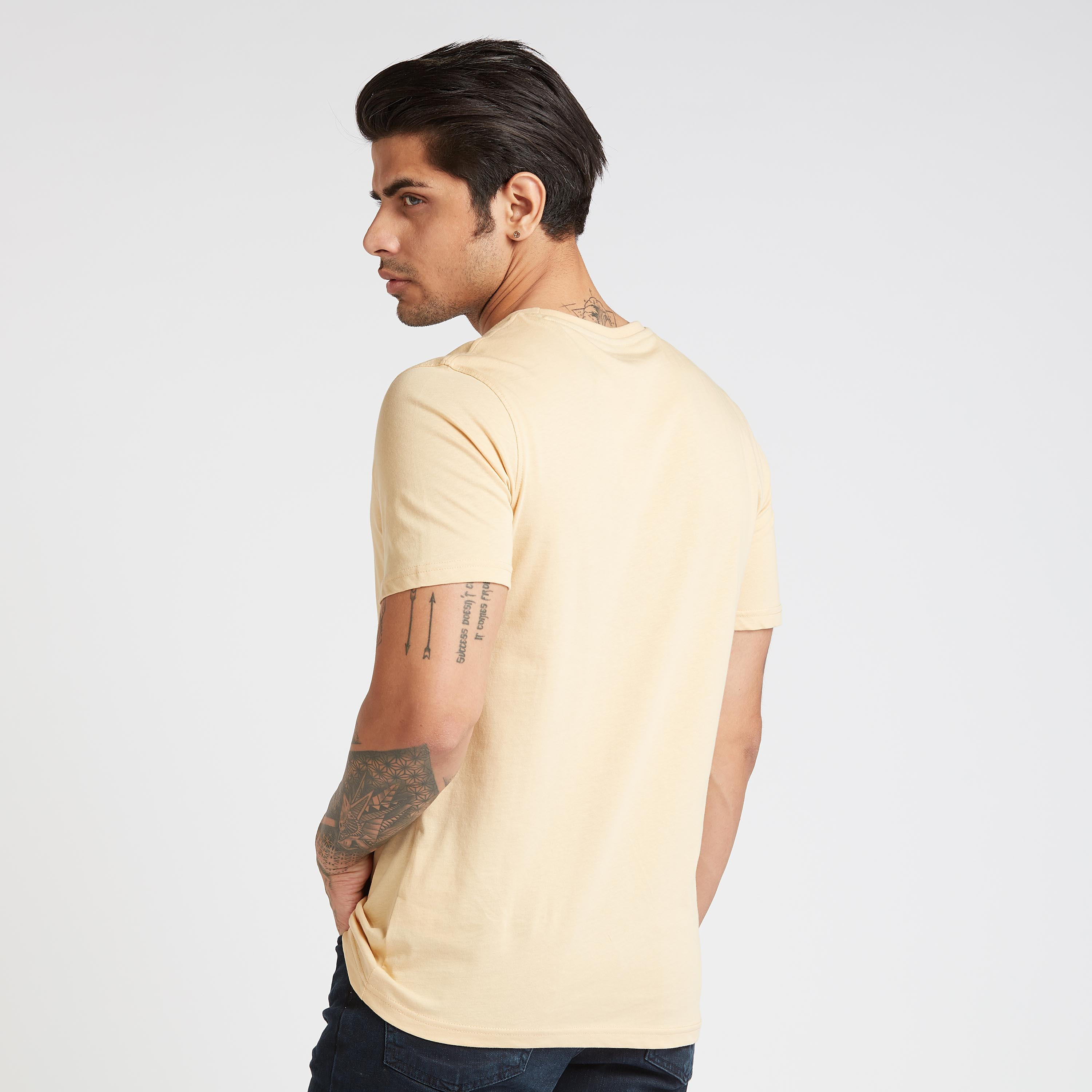 تيشيرت سليم بياقة ضيّقة وأكمام قصيرة وطبعات-men-clothing-tshirtsandpolos-tshirts-image-4