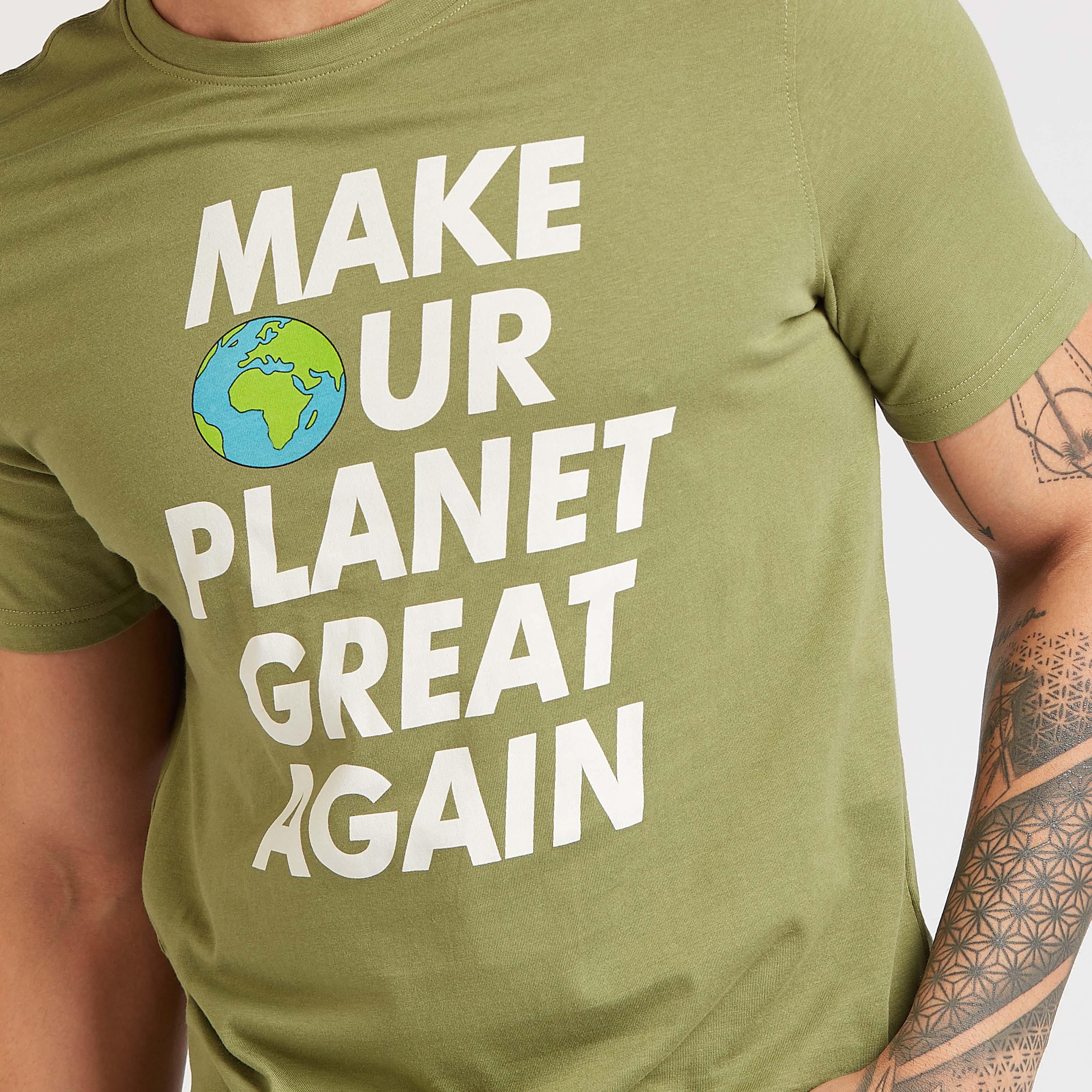 تيشيرت سليم فيت بياقة ضيقة وأكمام قصيرة وطبعات تايبوغرافيك-men-clothing-tshirtsandpolos-tshirts-image-3