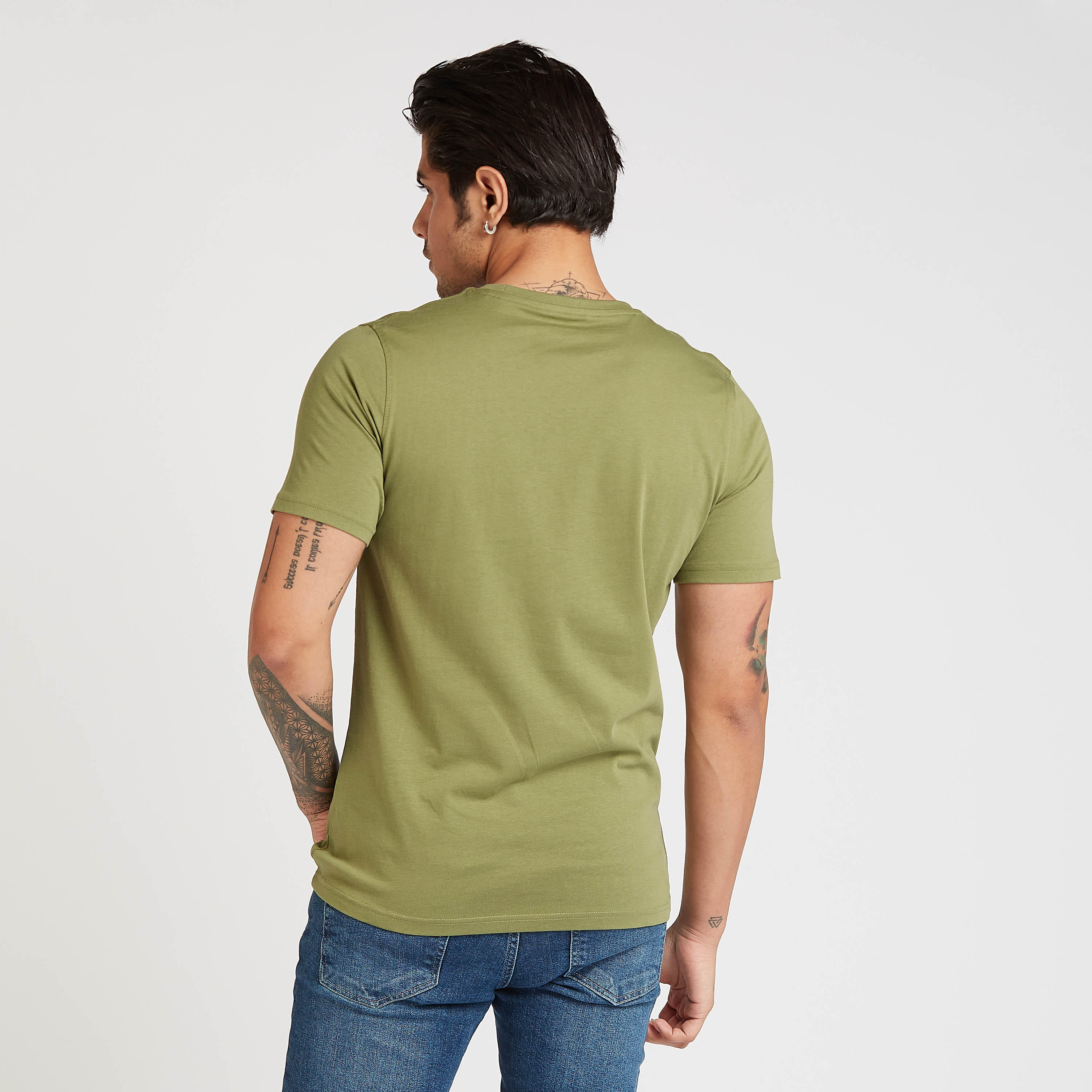 تيشيرت سليم فيت بياقة ضيقة وأكمام قصيرة وطبعات تايبوغرافيك-men-clothing-tshirtsandpolos-tshirts-image-4