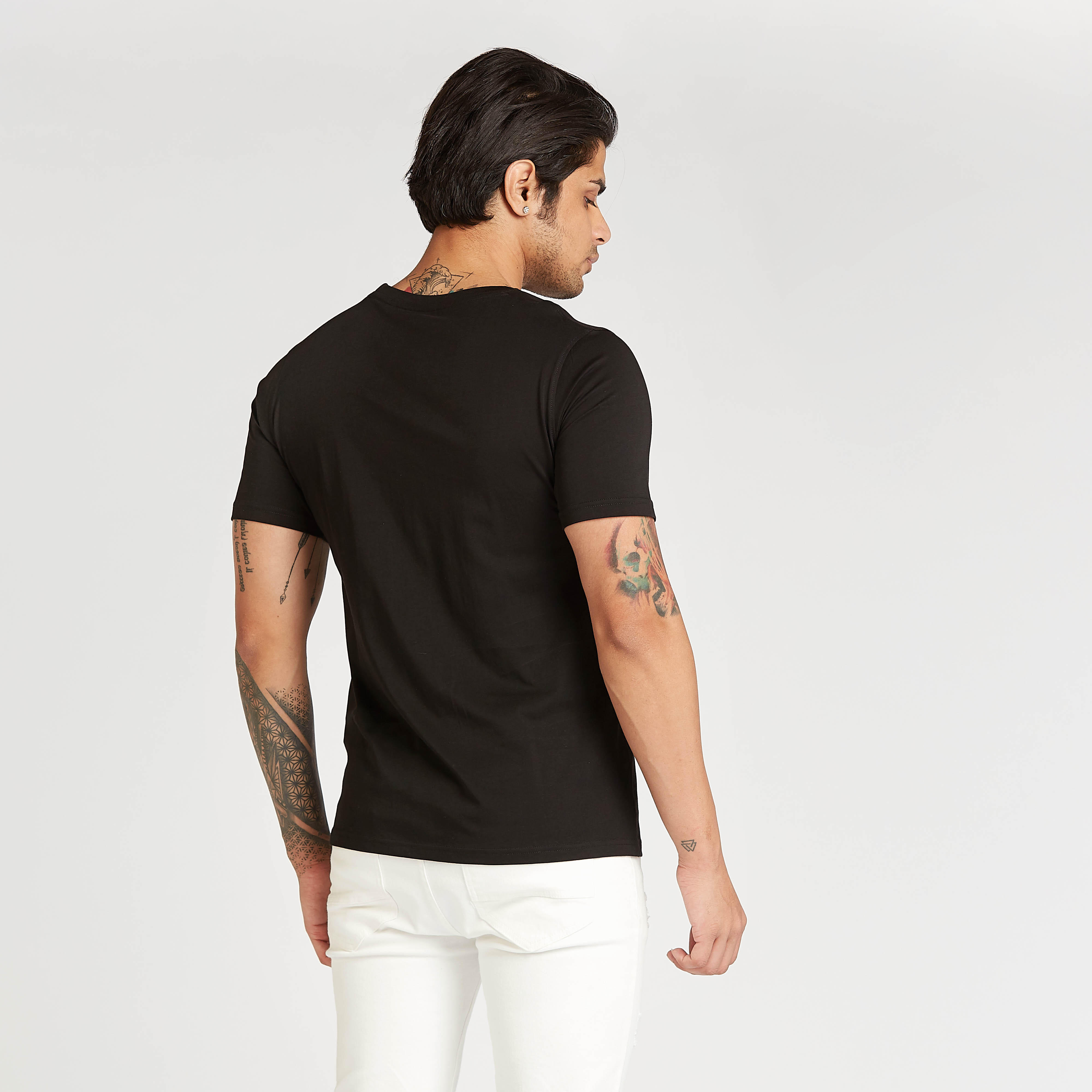 تيشيرت سليم فيت بياقة ضيقة وأكمام قصيرة وطبعات تايبوغرافيك-men-clothing-tshirtsandpolos-tshirts-image-4