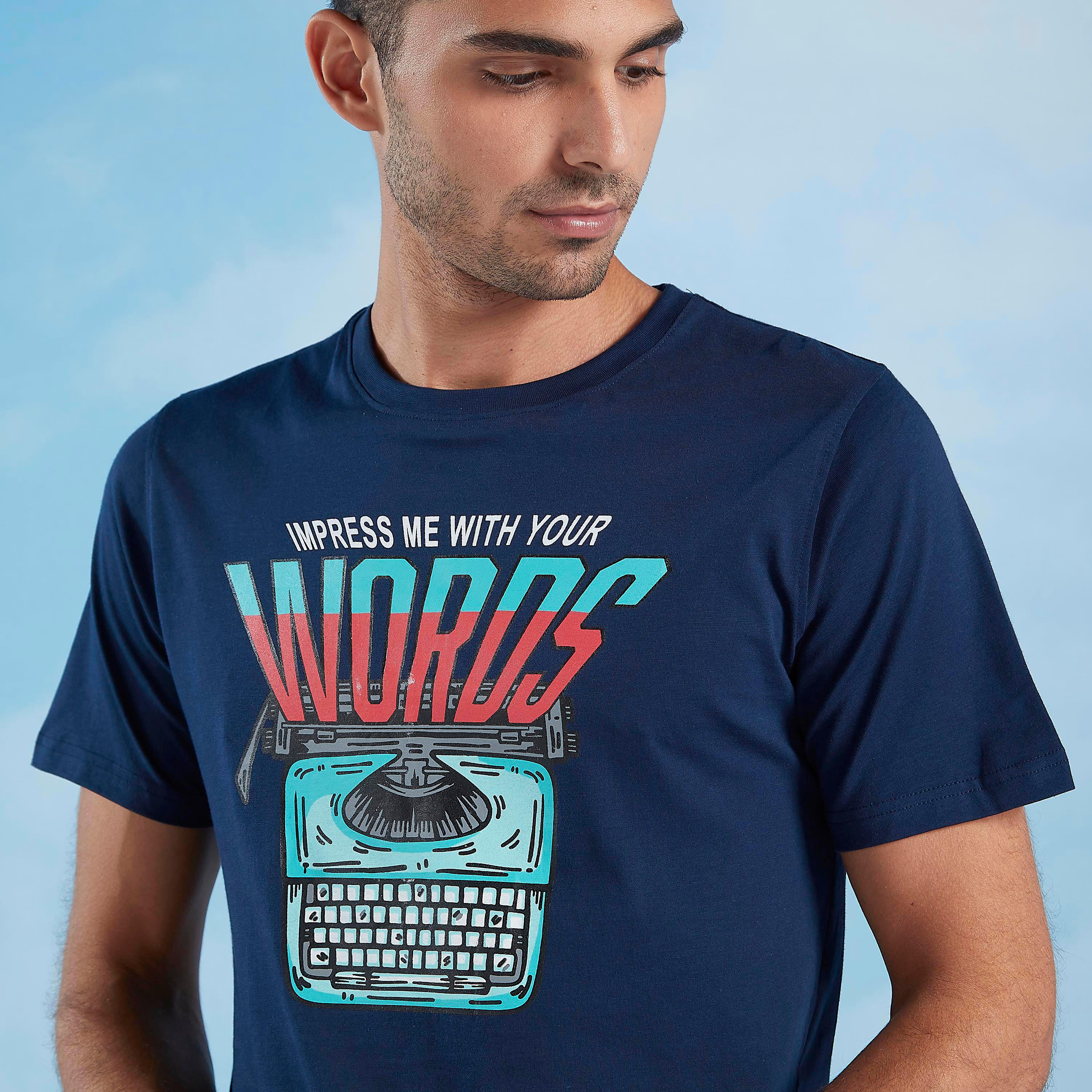 تيشيرت مستدام بقصة سليم وياقة ضيقة وأكمام قصيرة وطبعات-men-clothing-tshirtsandpolos-tshirts-image-1