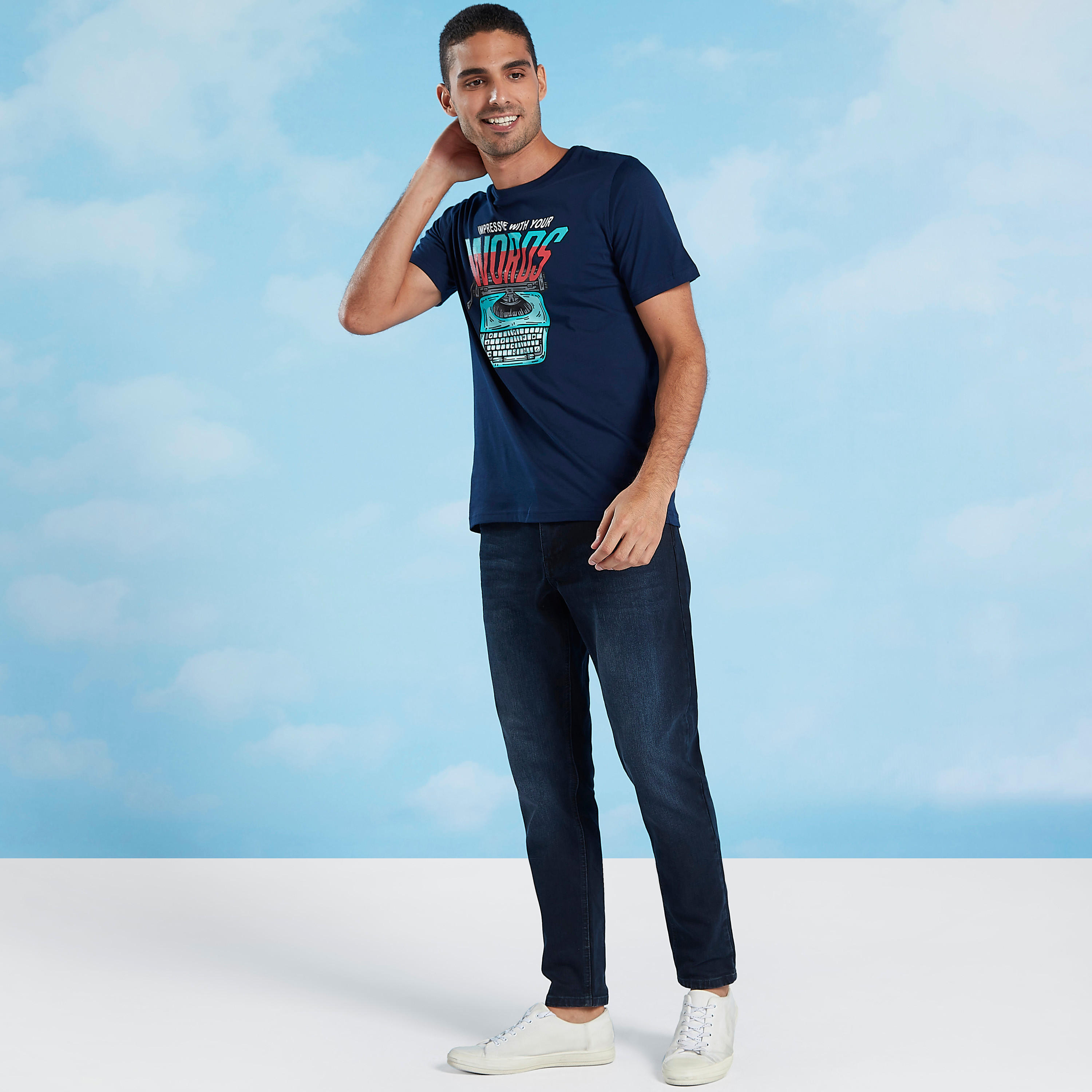 تيشيرت مستدام بقصة سليم وياقة ضيقة وأكمام قصيرة وطبعات-men-clothing-tshirtsandpolos-tshirts-image-2