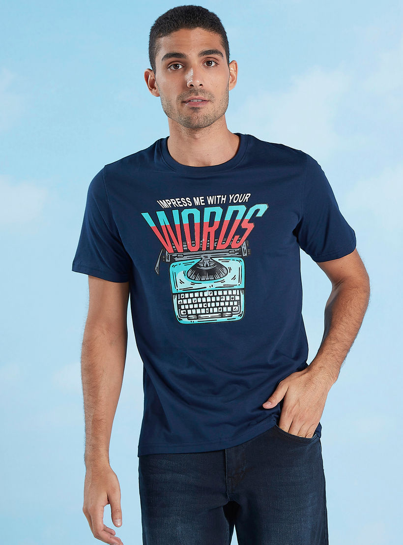 تيشيرت مستدام بقصة سليم وياقة ضيقة وأكمام قصيرة وطبعات-men-clothing-tshirtsandpolos-tshirts-image-3