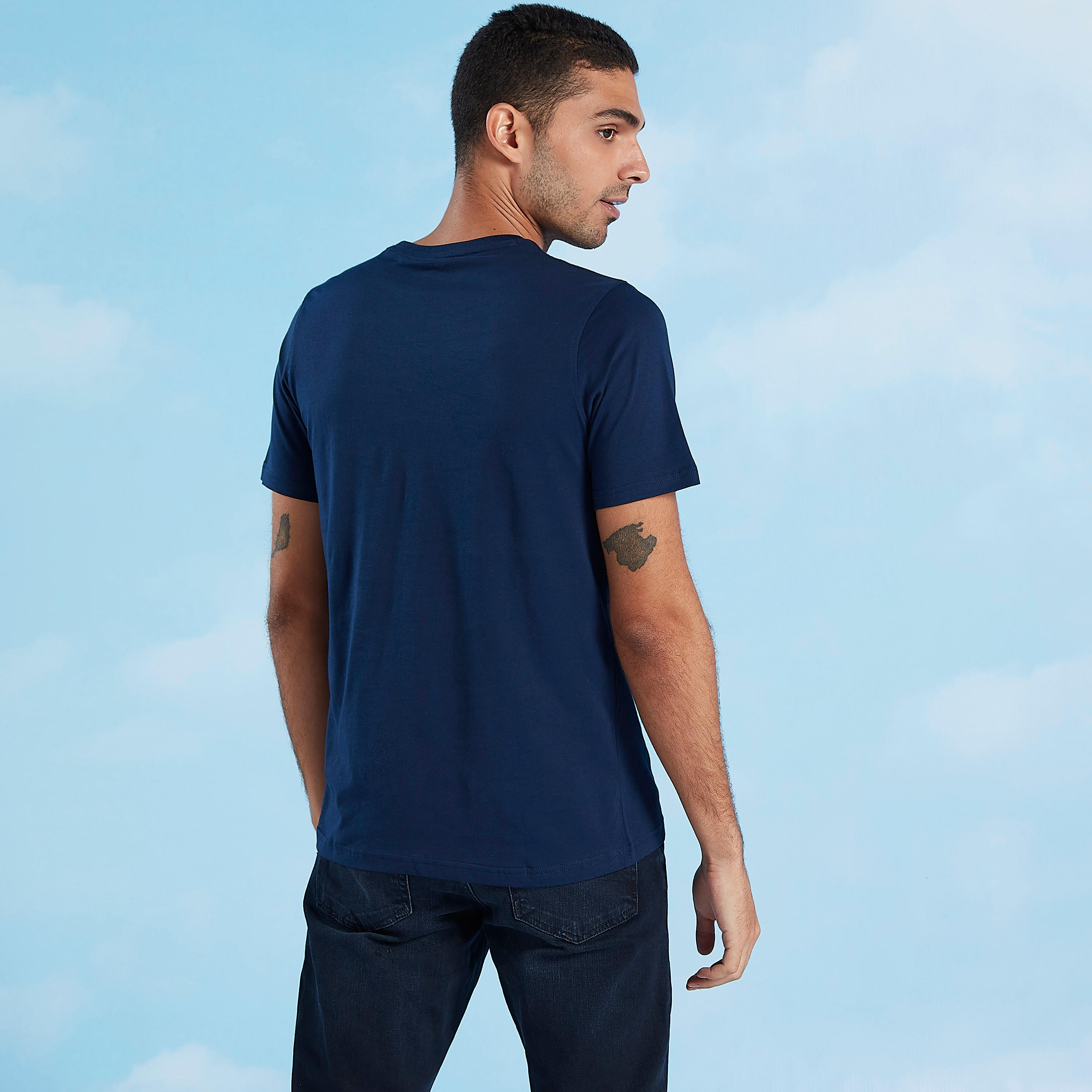 تيشيرت مستدام بقصة سليم وياقة ضيقة وأكمام قصيرة وطبعات-men-clothing-tshirtsandpolos-tshirts-image-4