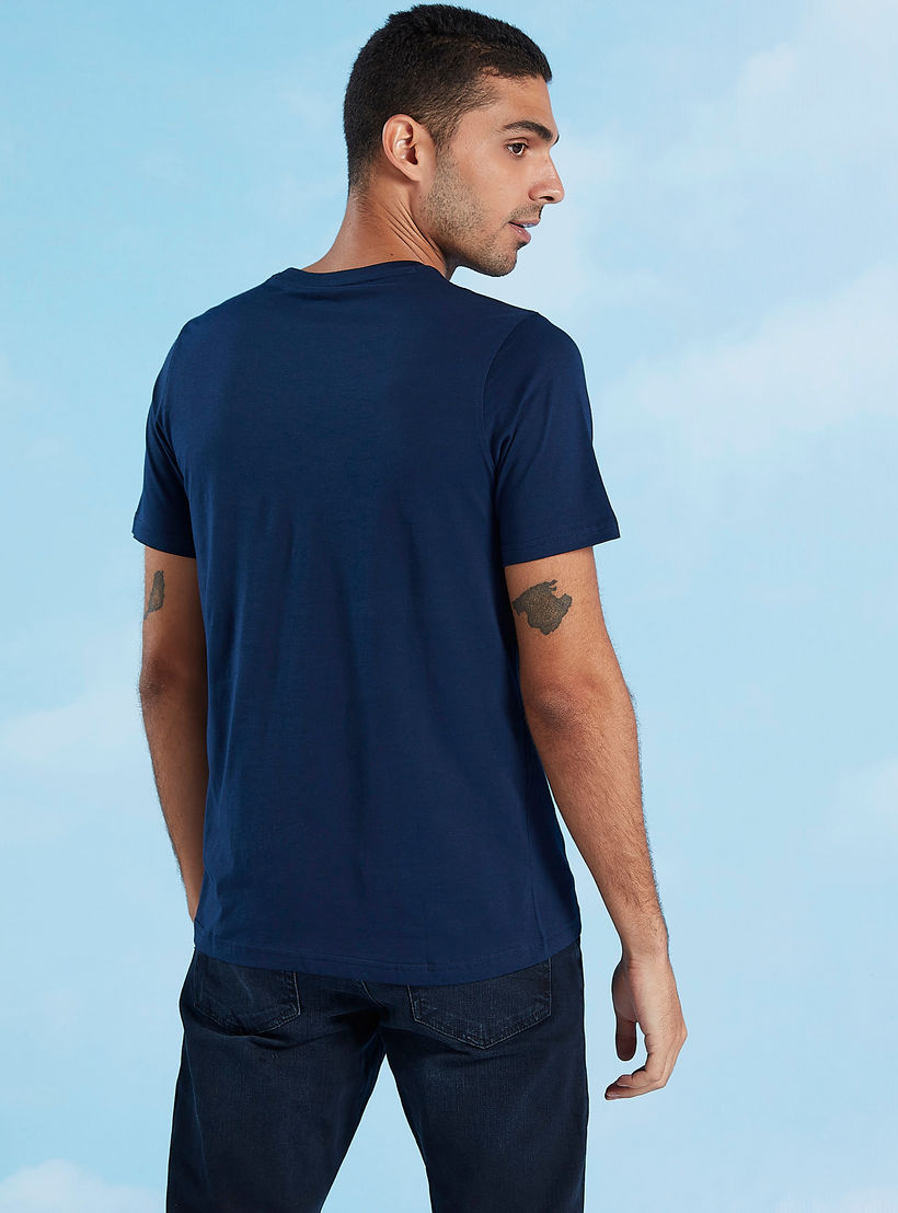 تيشيرت مستدام بقصة سليم وياقة ضيقة وأكمام قصيرة وطبعات-men-clothing-tshirtsandpolos-tshirts-image-4