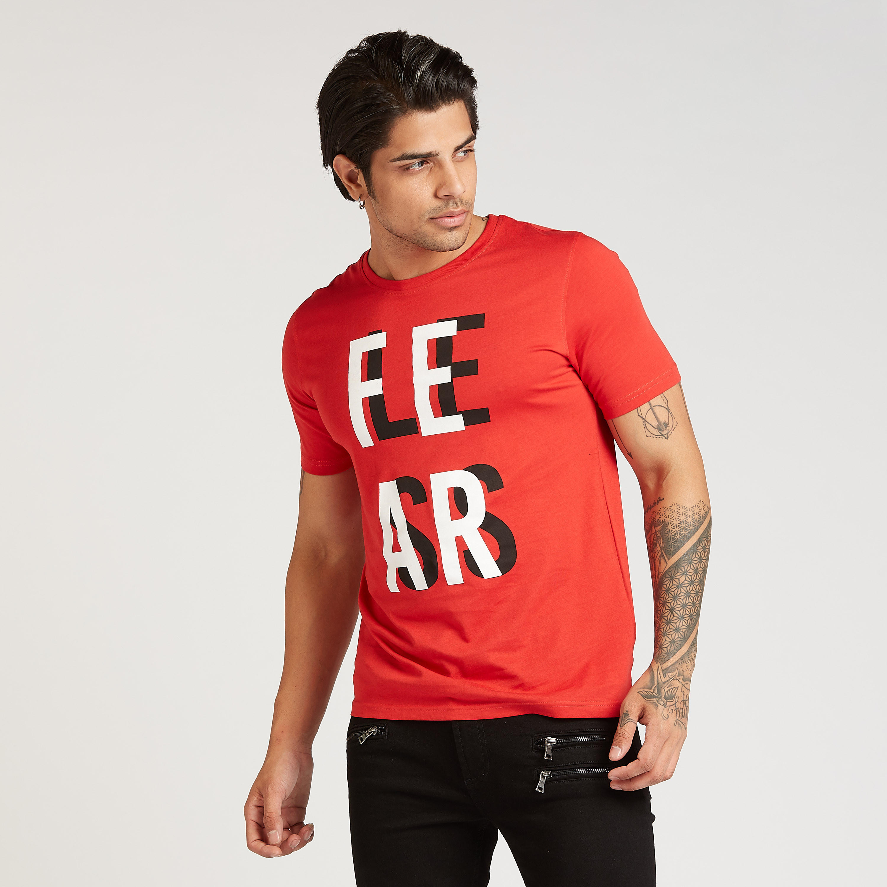 تيشيرت مستدام بقصة سليم بياقة ضيقة وأكمام قصيرة وطبعات-men-clothing-tshirtsandpolos-tshirts-image-1