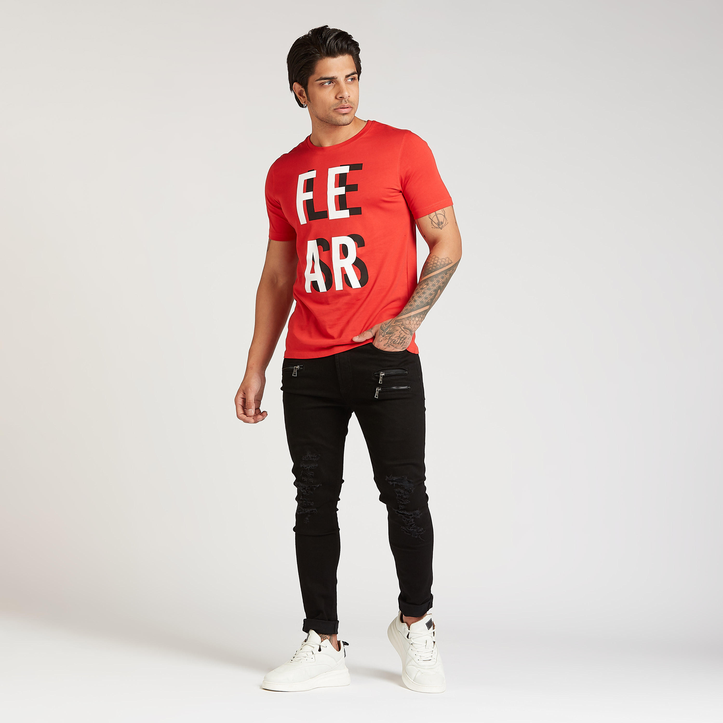 تيشيرت مستدام بقصة سليم بياقة ضيقة وأكمام قصيرة وطبعات-men-clothing-tshirtsandpolos-tshirts-image-2