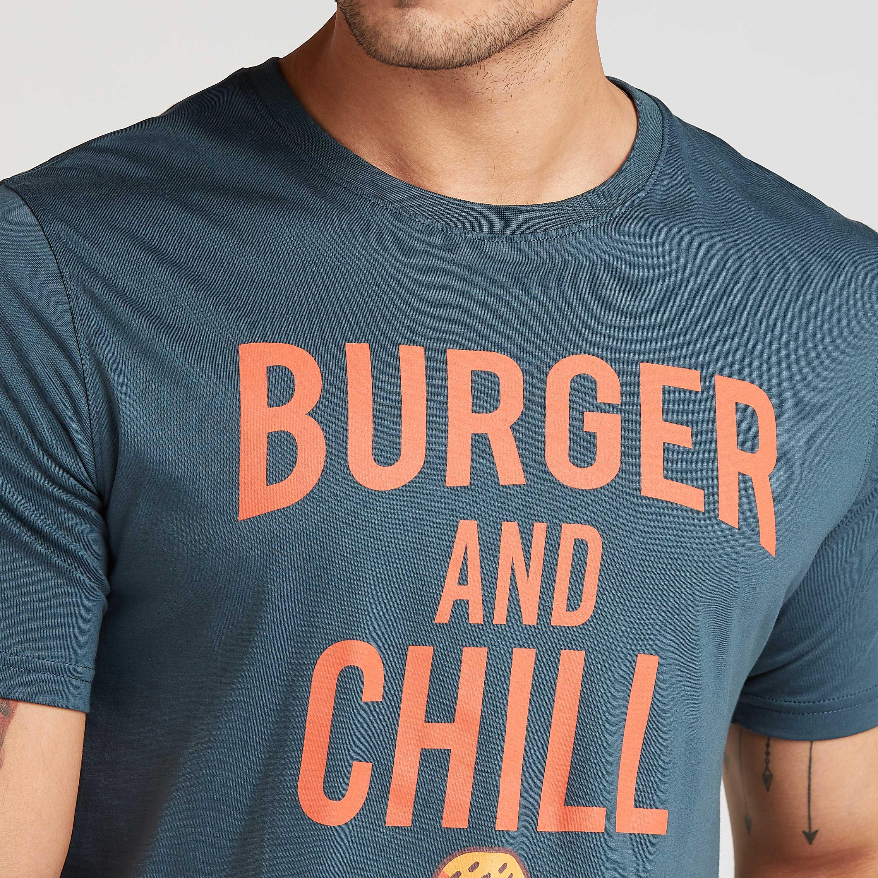 تيشيرت مستدام سليم فيت بياقة ضيقة وأكمام قصيرة وطبعات-men-clothing-tshirtsandpolos-tshirts-image-3