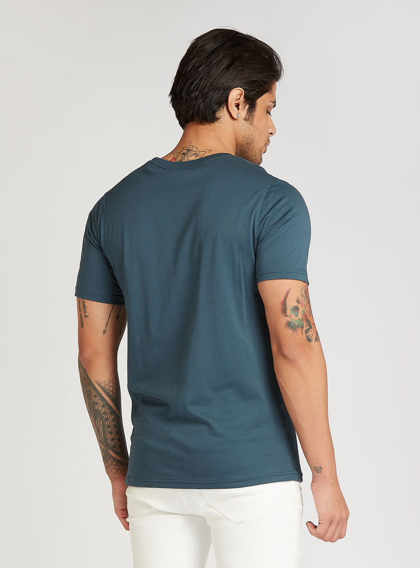 تيشيرت مستدام سليم فيت بياقة ضيقة وأكمام قصيرة وطبعات-men-clothing-tshirtsandpolos-tshirts-image-4