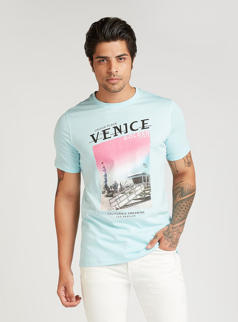 تيشيرت مستدام سليم فيت بياقة ضيقة وأكمام قصيرة وطبعات-men-clothing-tshirtsandpolos-tshirts-image-1