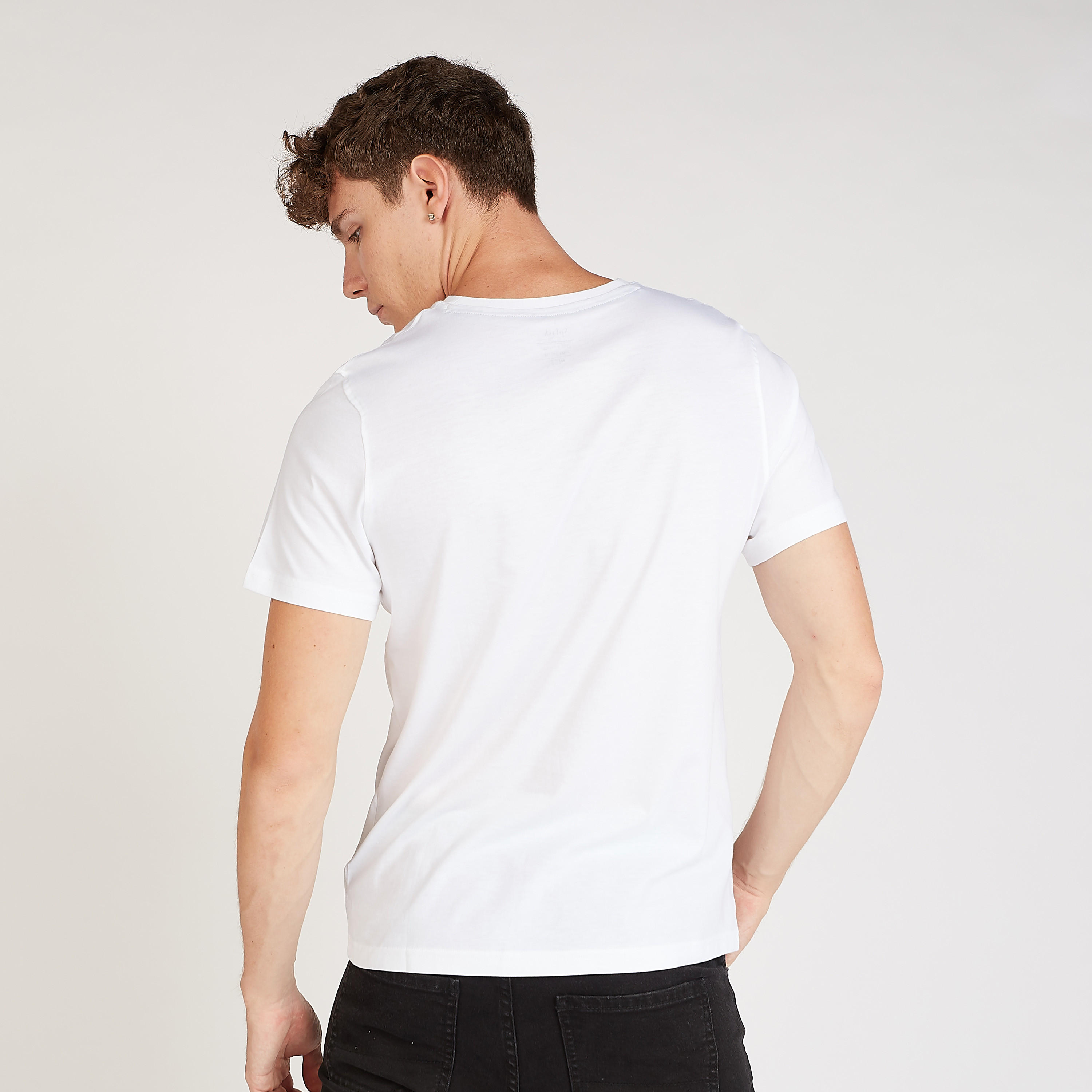 تيشيرت سليم فيت بأكمام قصيرة وياقة ضيقة وطبعات جرافيك-men-clothing-tshirtsandpolos-tshirts-image-4