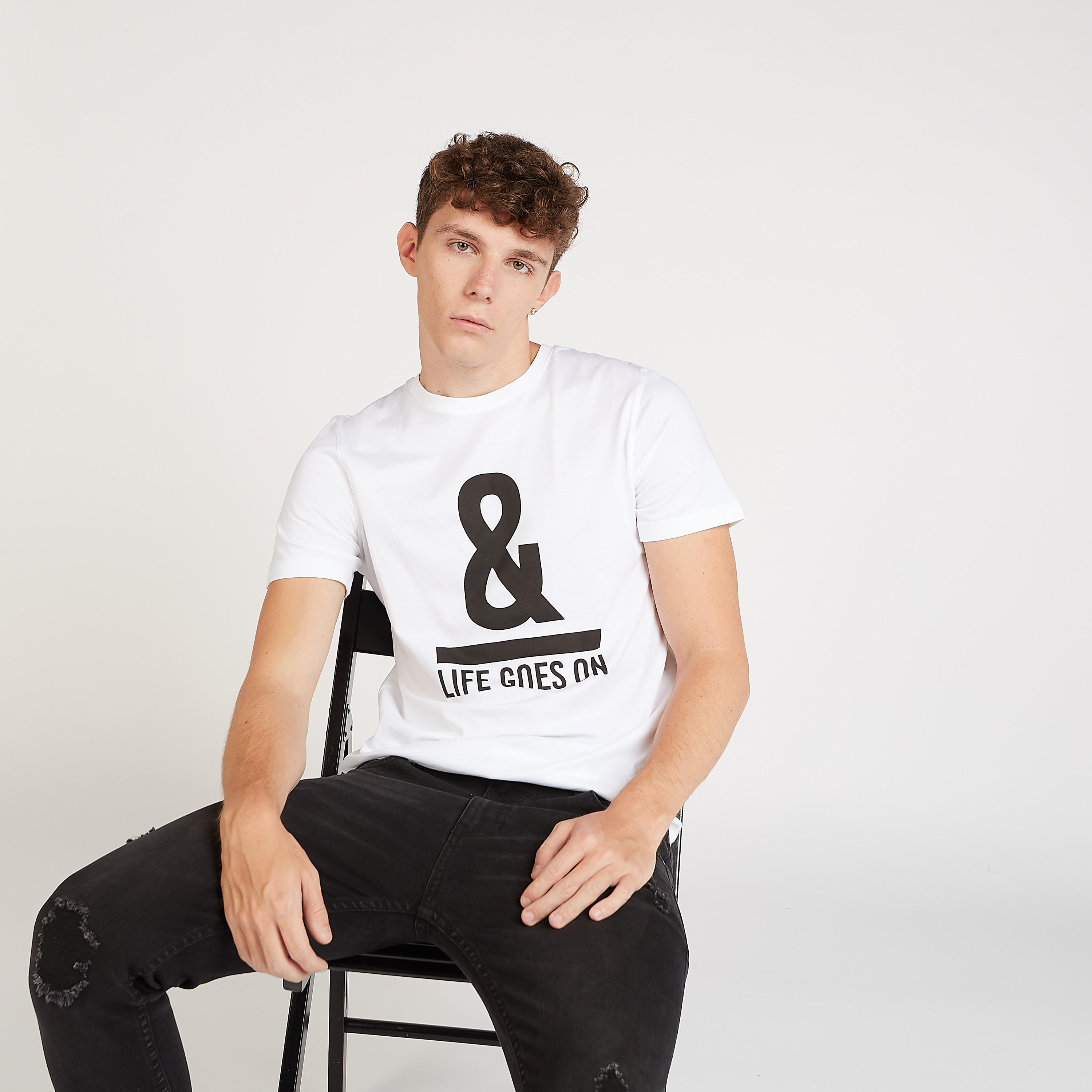 تيشيرت سليم فيت بأكمام قصيرة وياقة ضيقة وطبعات جرافيك-men-clothing-tshirtsandpolos-tshirts-image-5