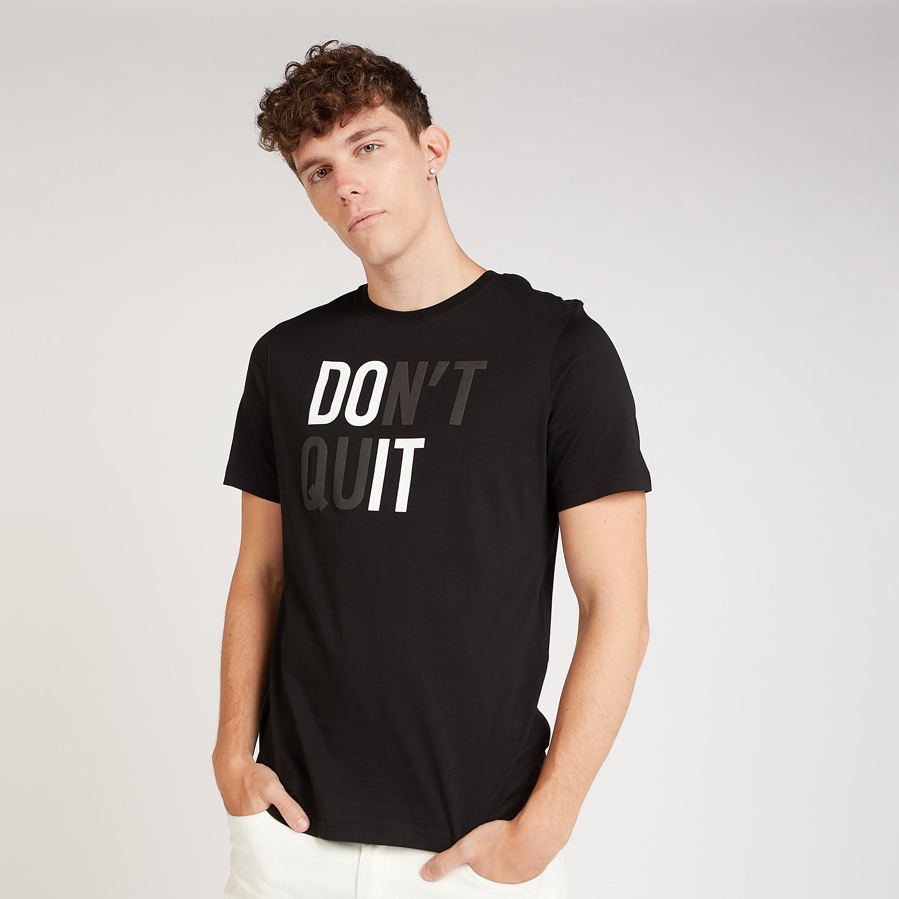 تيشيرت مستدام سليم بياقة ضيقة و طبعات جرافيك-men-clothing-tshirtsandpolos-tshirts-image-1