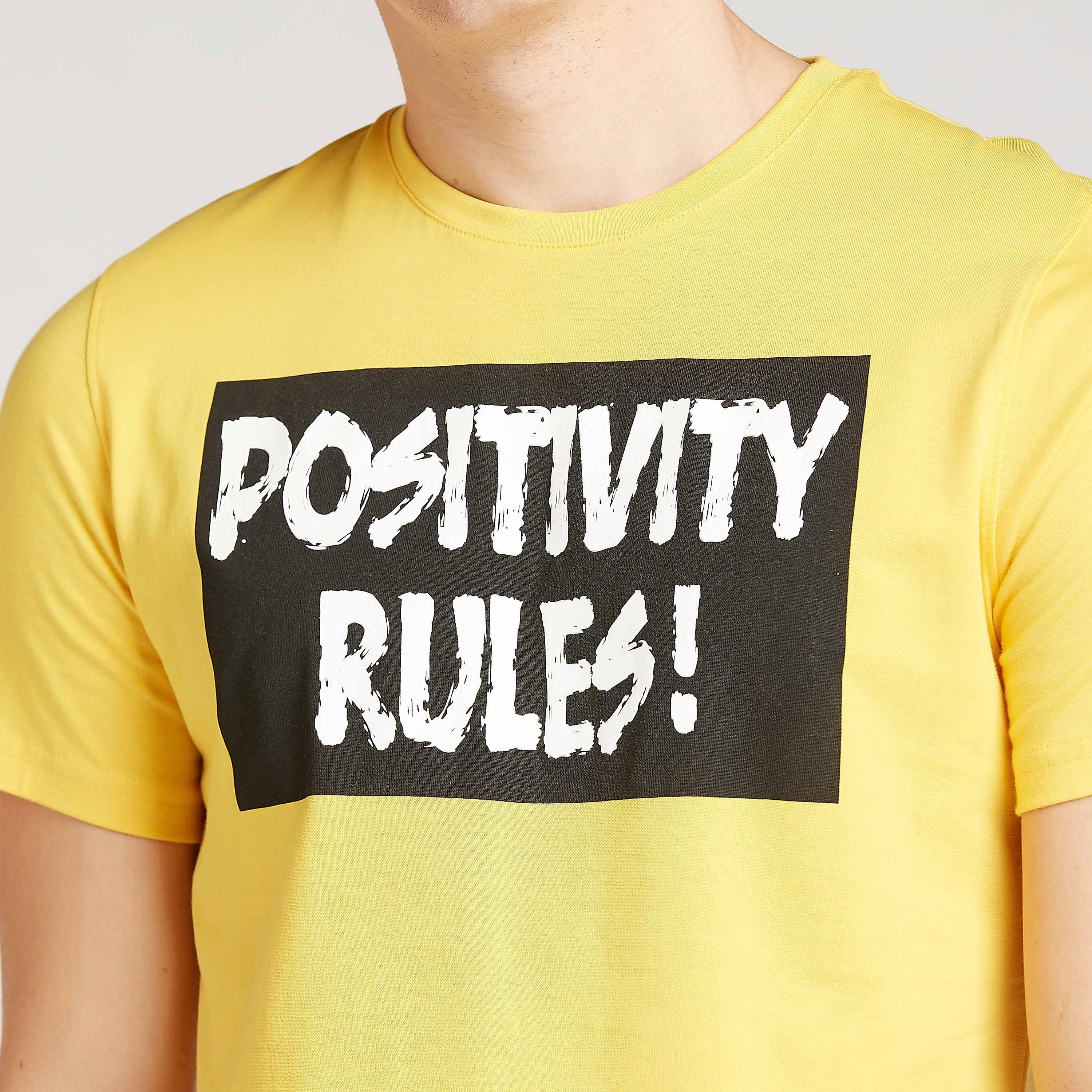 تيشيرت مستدام سليم بياقة ضيقة وأكمام قصيرة وطبعات تايبوغرافيك-men-clothing-tshirtsandpolos-tshirts-image-3