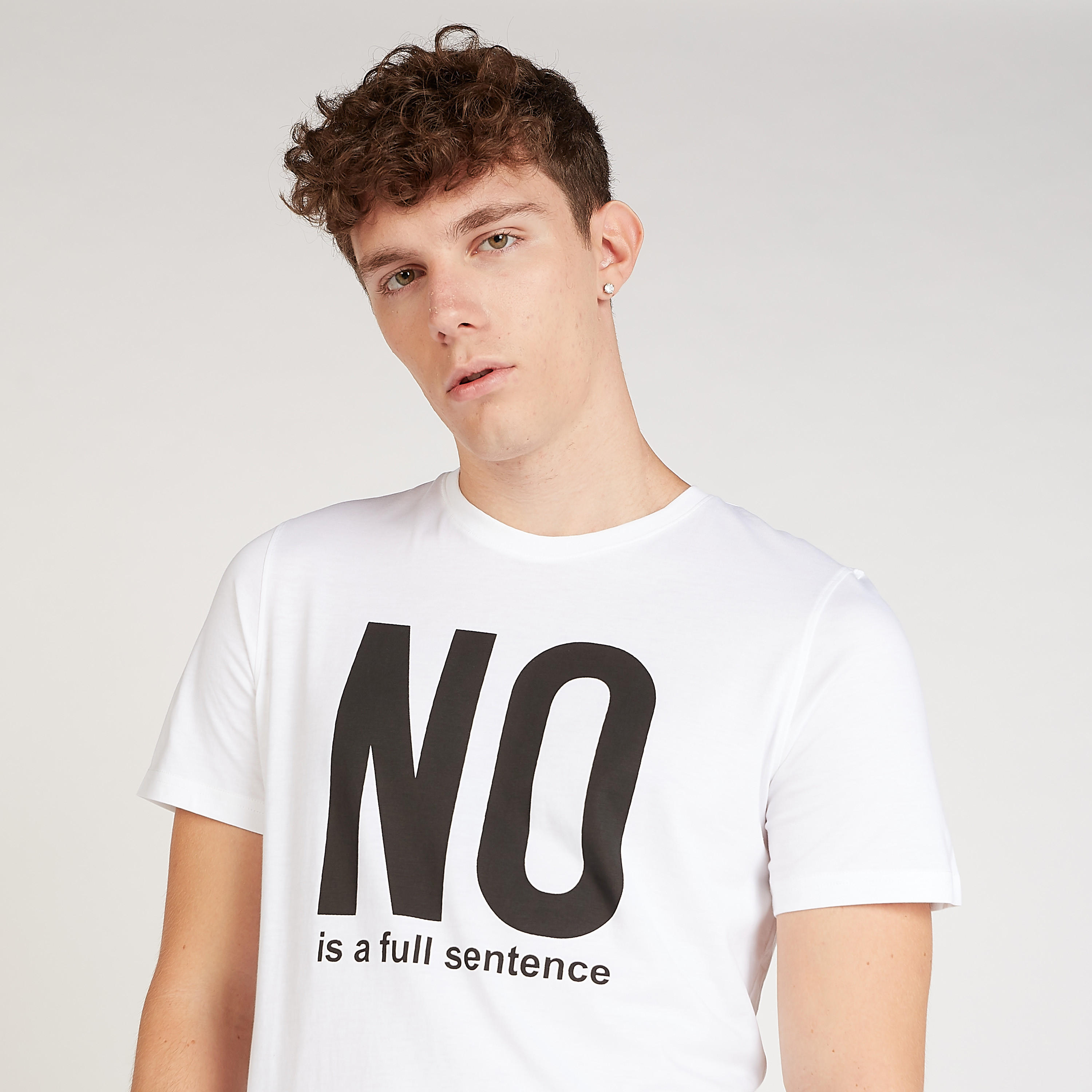 تيشيرت مستدام سليم فيت بطبعات جرافيك وياقة ضيقة-men-clothing-tshirtsandpolos-tshirts-image-1