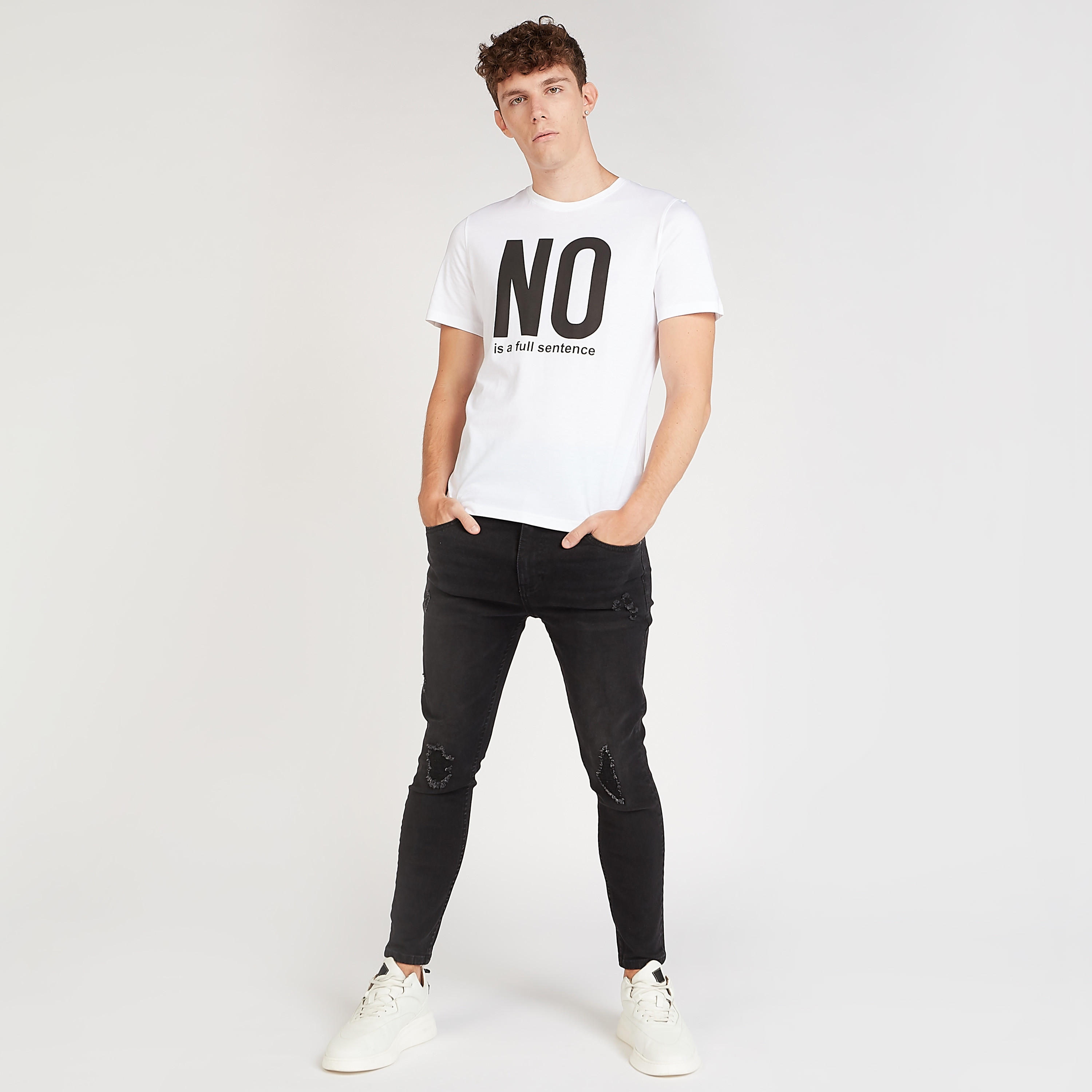 تيشيرت مستدام سليم فيت بطبعات جرافيك وياقة ضيقة-men-clothing-tshirtsandpolos-tshirts-image-2