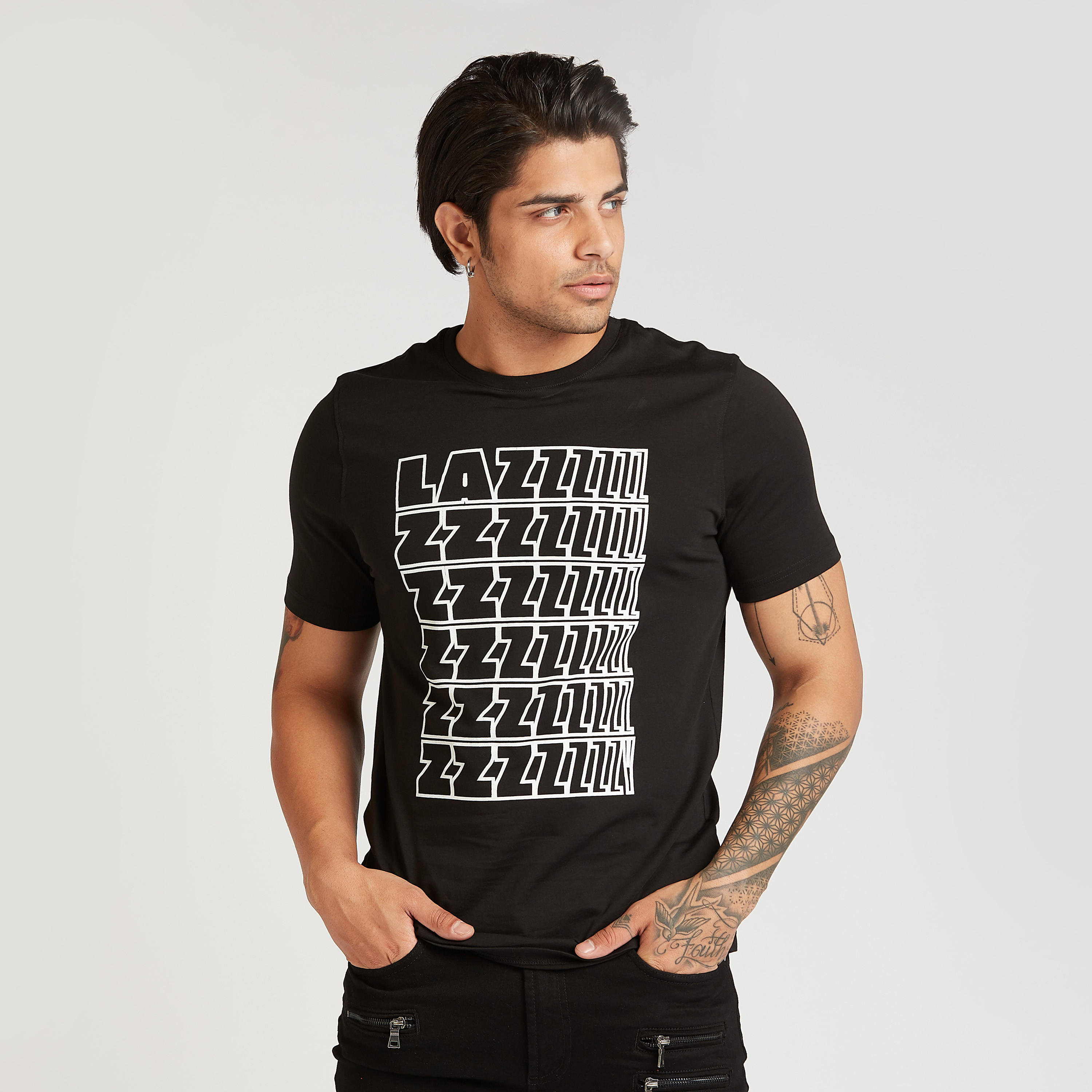 تيشيرت مستدام بقصة سليم وياقة ضيقة وأكمام قصيرة وطبعات-men-clothing-tshirtsandpolos-tshirts-image-1