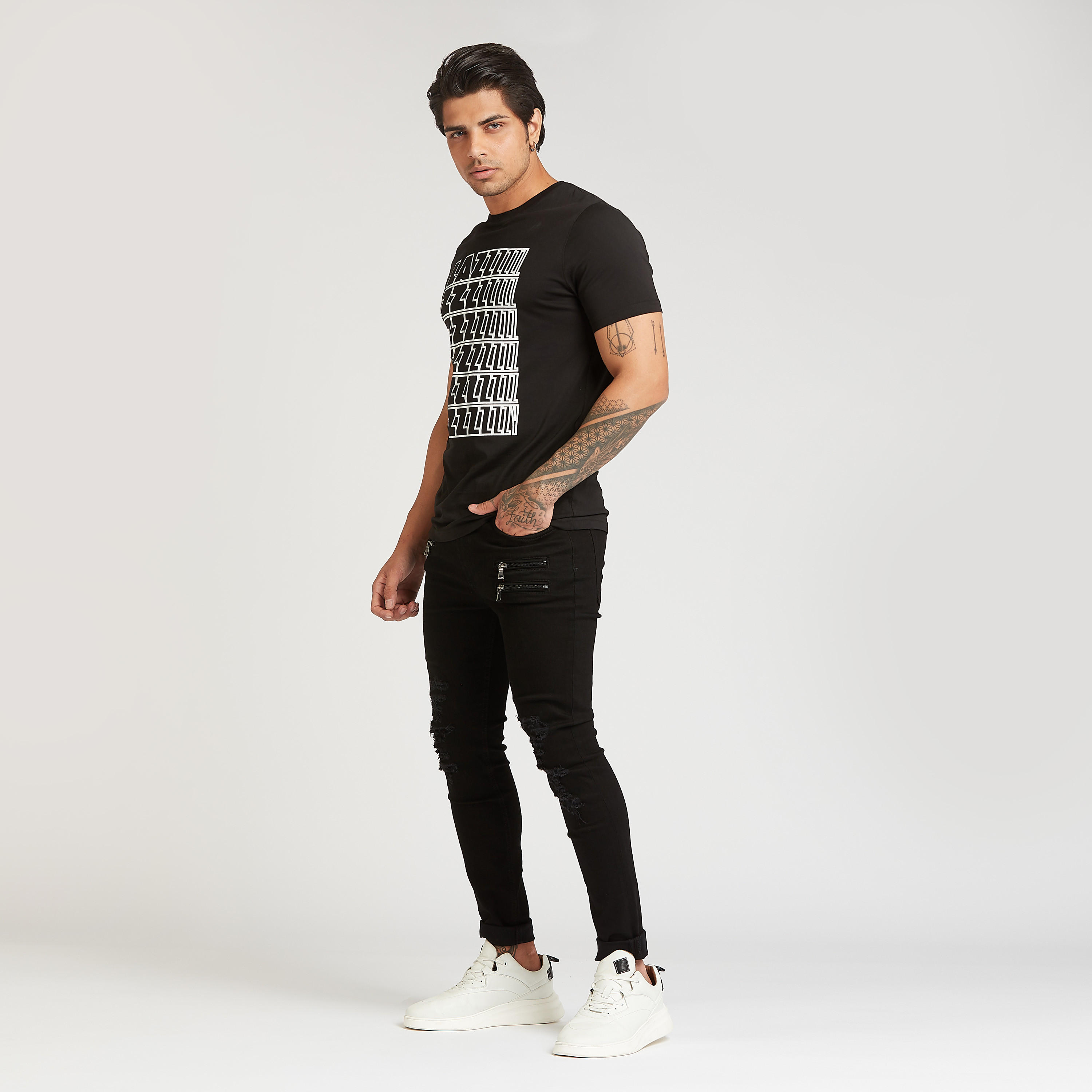 تيشيرت مستدام بقصة سليم وياقة ضيقة وأكمام قصيرة وطبعات-men-clothing-tshirtsandpolos-tshirts-image-2