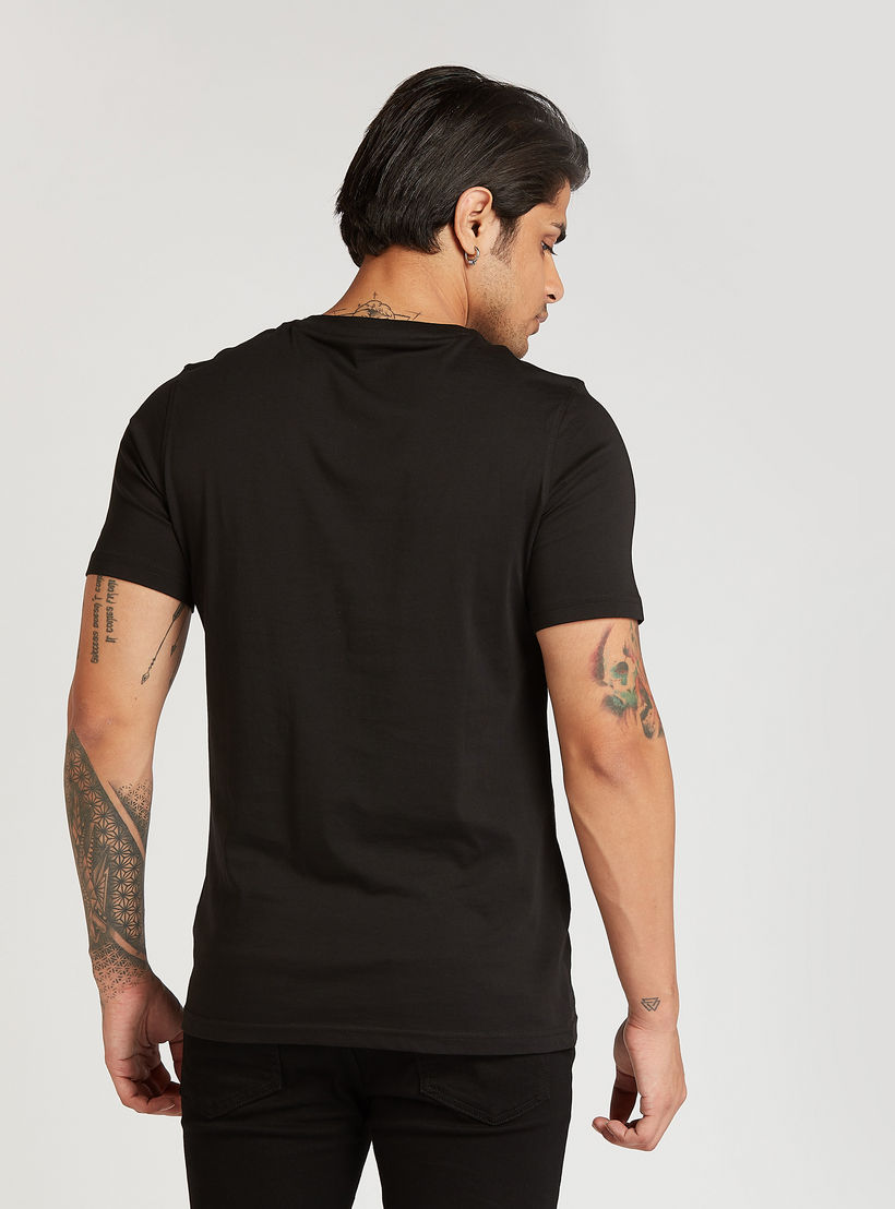 تيشيرت مستدام بقصة سليم وياقة ضيقة وأكمام قصيرة وطبعات-men-clothing-tshirtsandpolos-tshirts-image-4
