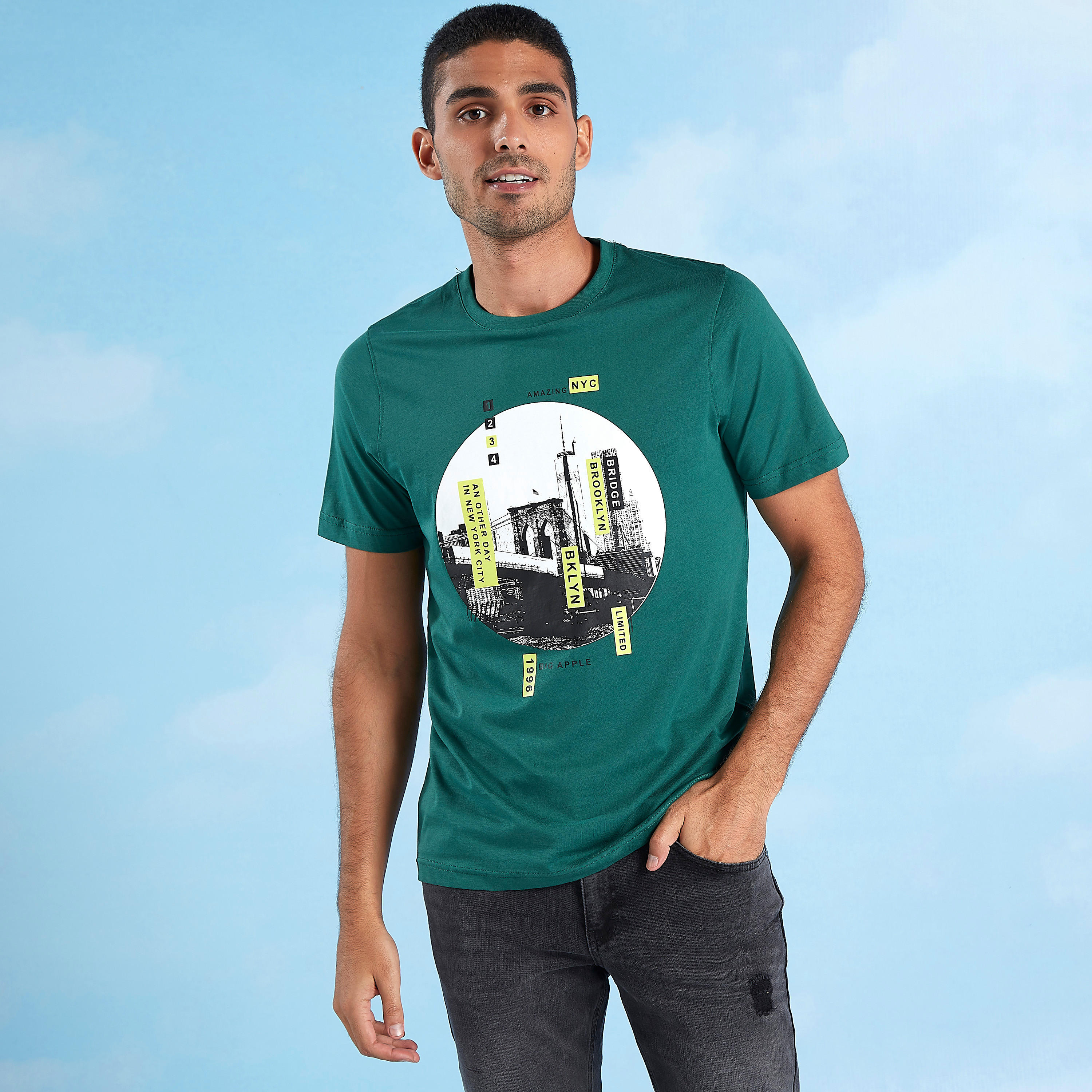 تيشيرت مستدام سليم فيت بياقة ضيقة وأكمام قصيرة وطبعات-men-clothing-tshirtsandpolos-tshirts-image-1