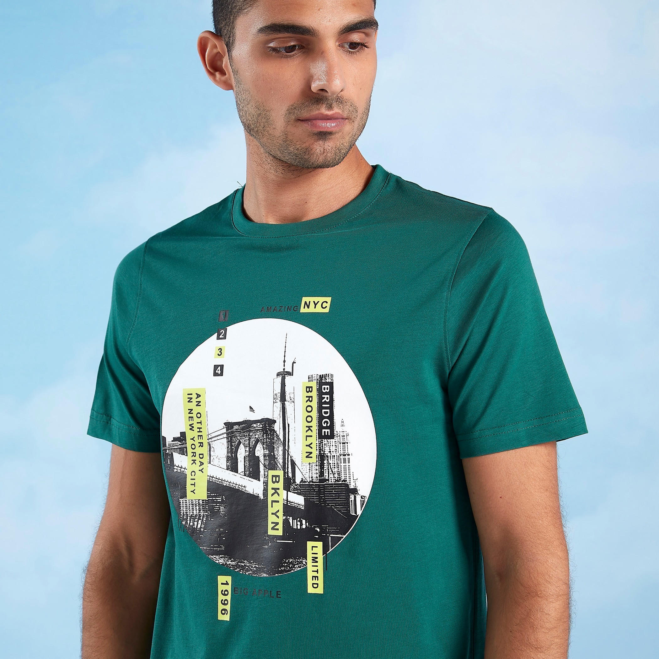 تيشيرت مستدام سليم فيت بياقة ضيقة وأكمام قصيرة وطبعات-men-clothing-tshirtsandpolos-tshirts-image-3