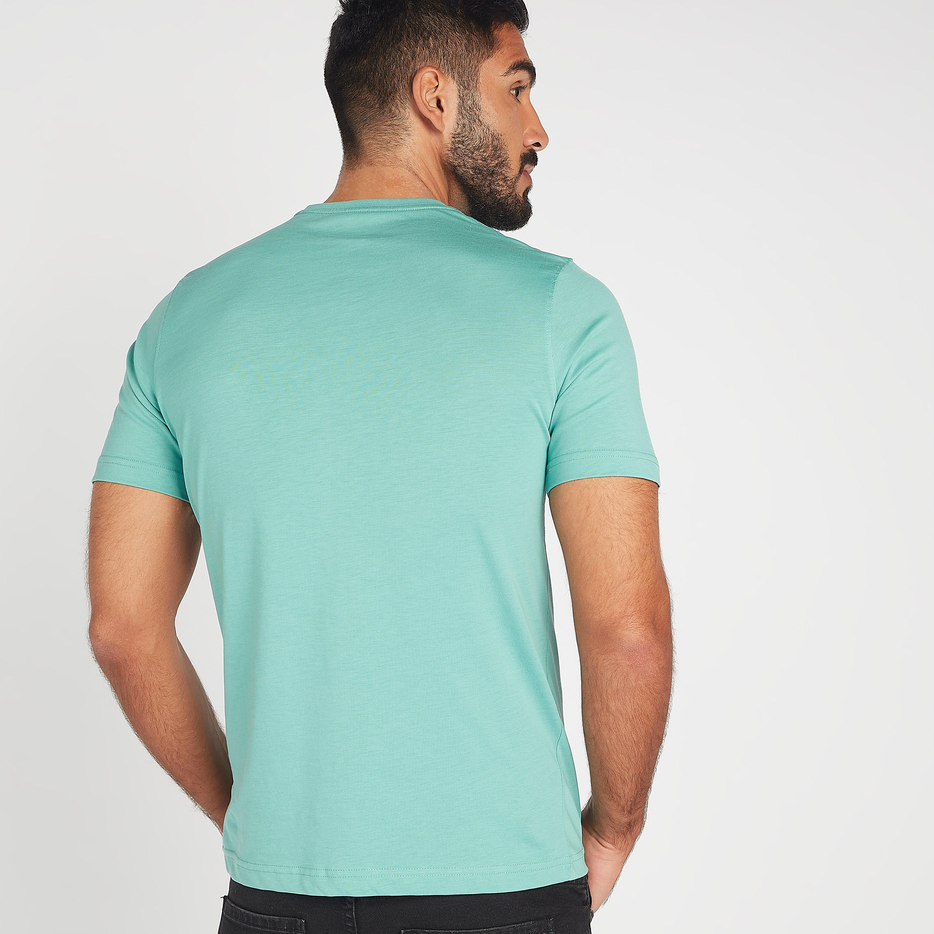 تيشيرت مستدام بياقة ضيّقة وأكمام قصيرة وطبعات شعار-men-clothing-tshirtsandpolos-tshirts-image-4