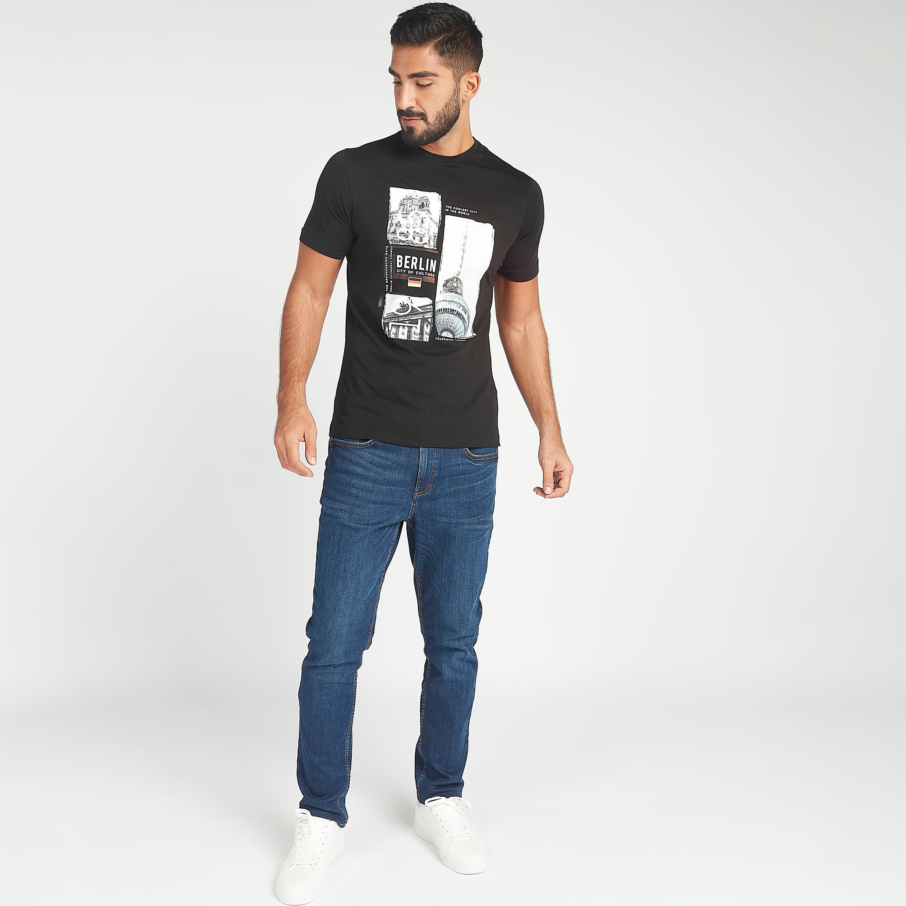 تيشيرت مستدام سليم فيت بطبعات جرافيك وياقة ضيقة-men-clothing-tshirtsandpolos-tshirts-image-2