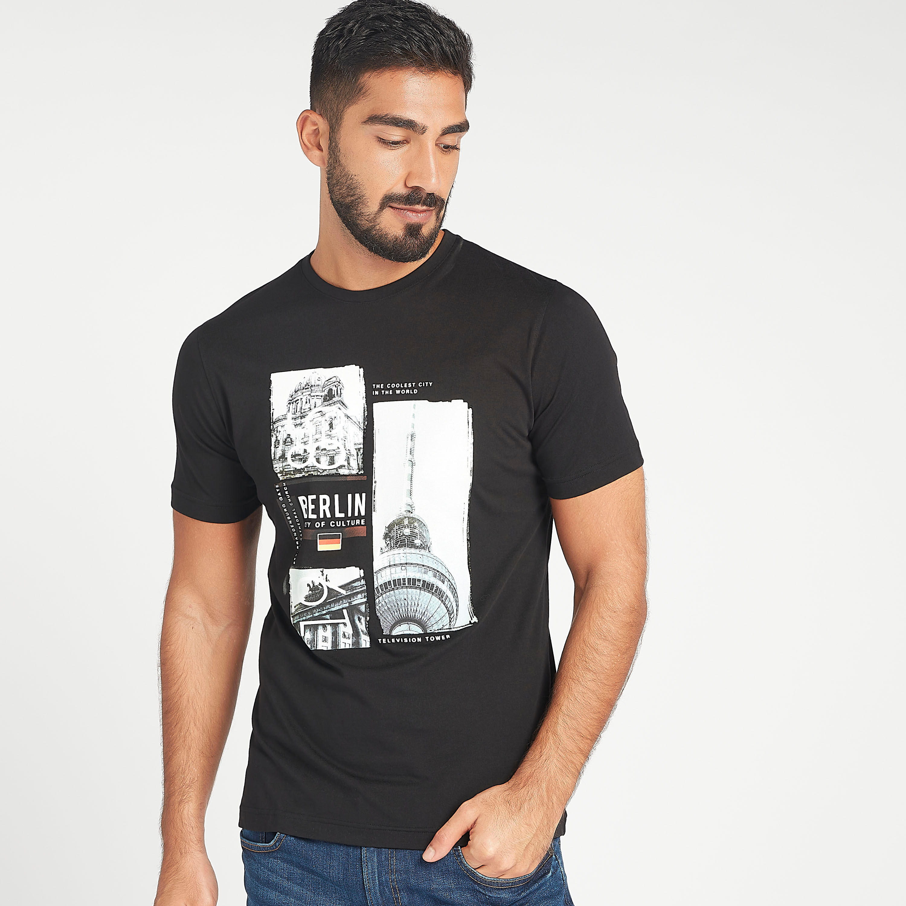 تيشيرت مستدام سليم فيت بطبعات جرافيك وياقة ضيقة-men-clothing-tshirtsandpolos-tshirts-image-3