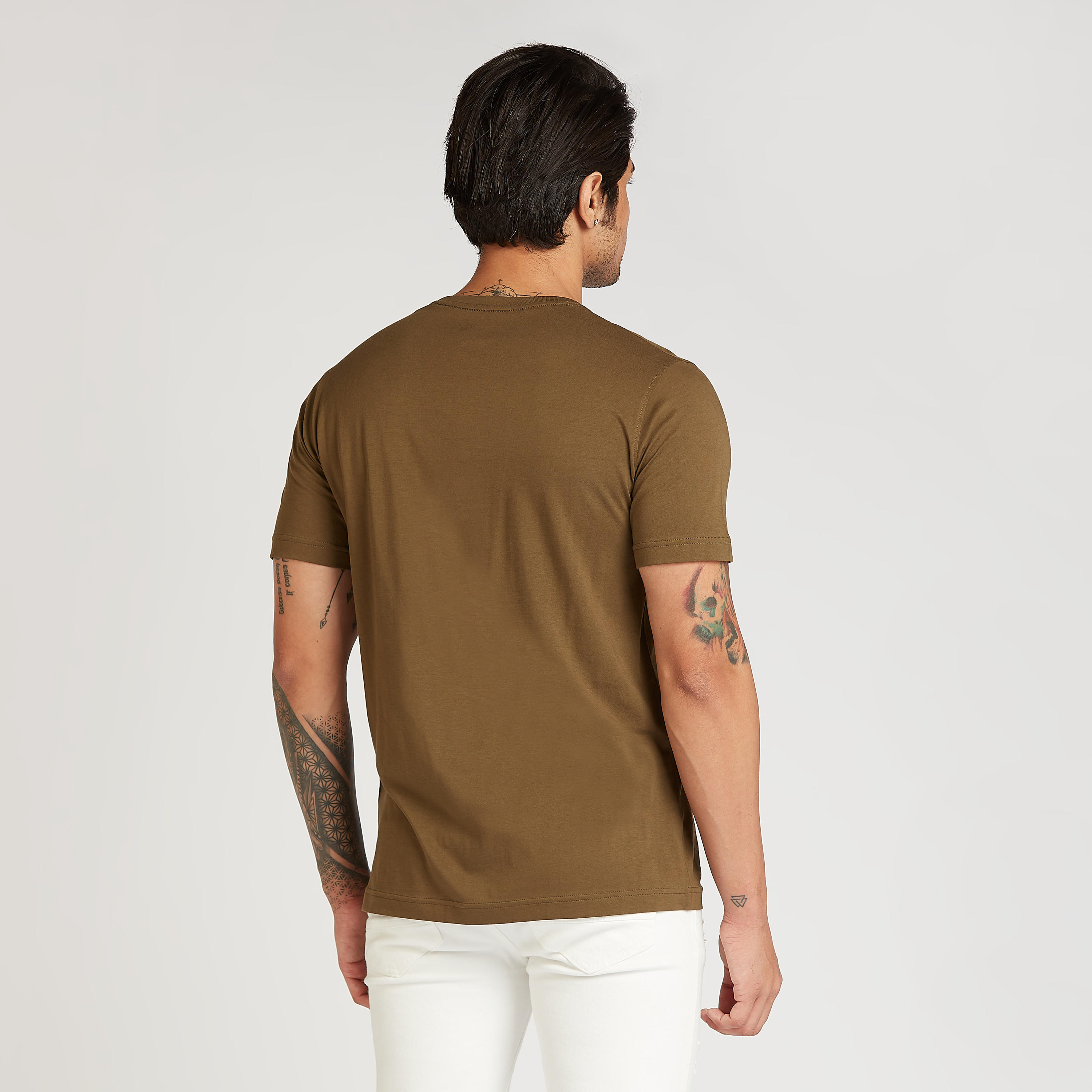 تيشيرت مستدام بياقة ضيّقة وأكمام قصيرة وطبعات تايبوجرافيك-men-clothing-tshirtsandpolos-tshirts-image-4