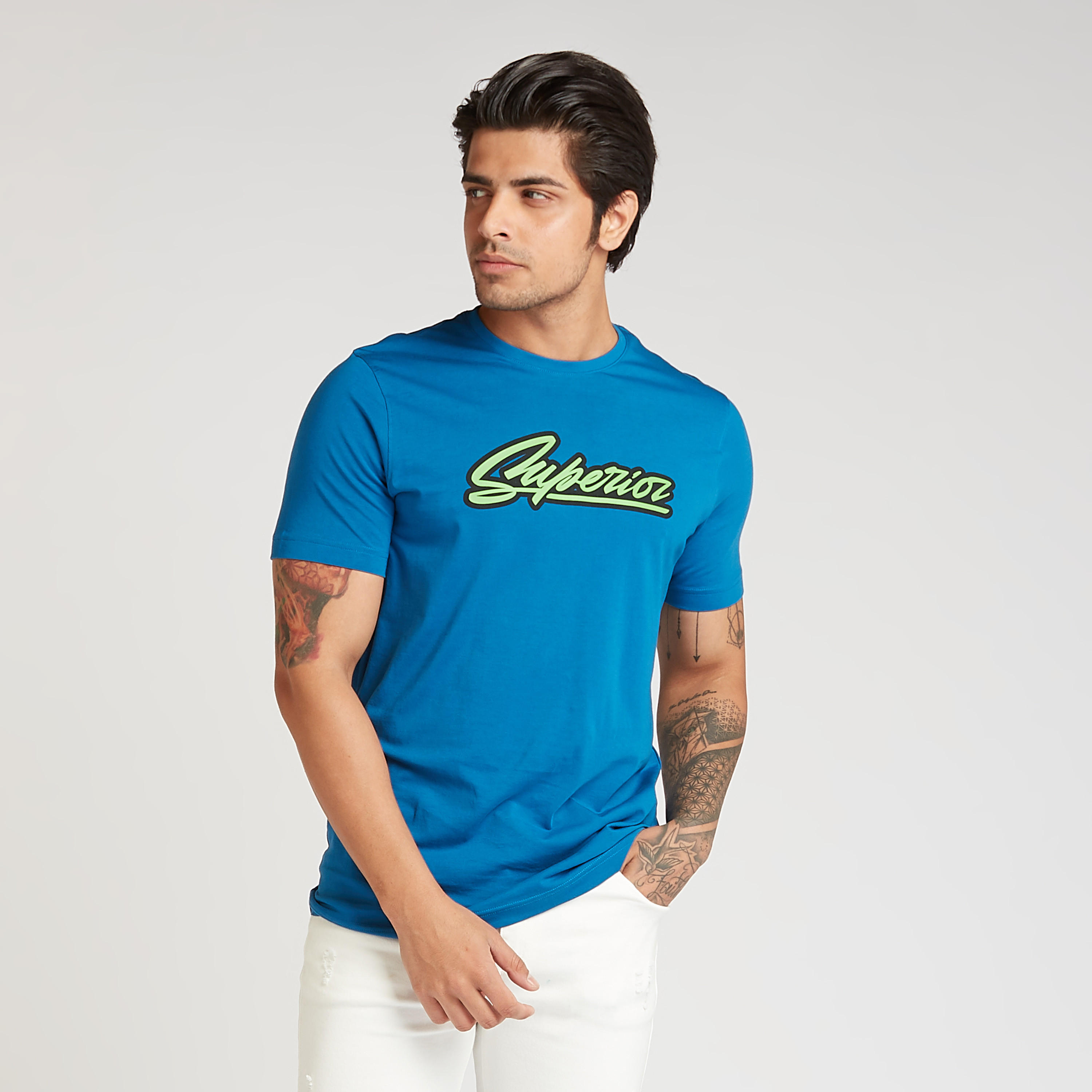تيشيرت مستدام بقصة سليم وياقة ضيقة وأكمام قصيرة وطبعات-men-clothing-tshirtsandpolos-tshirts-image-1