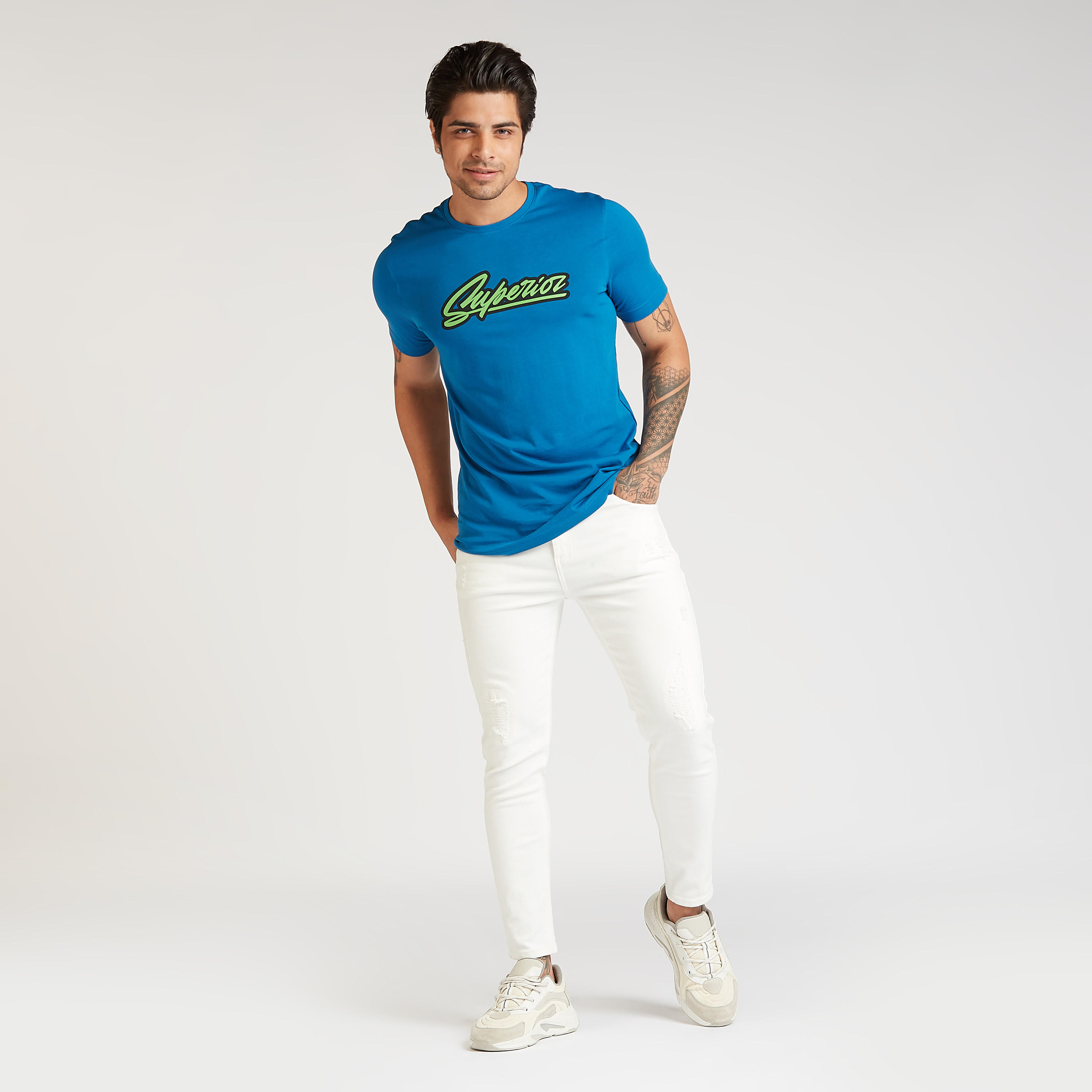 تيشيرت مستدام بقصة سليم وياقة ضيقة وأكمام قصيرة وطبعات-men-clothing-tshirtsandpolos-tshirts-image-2