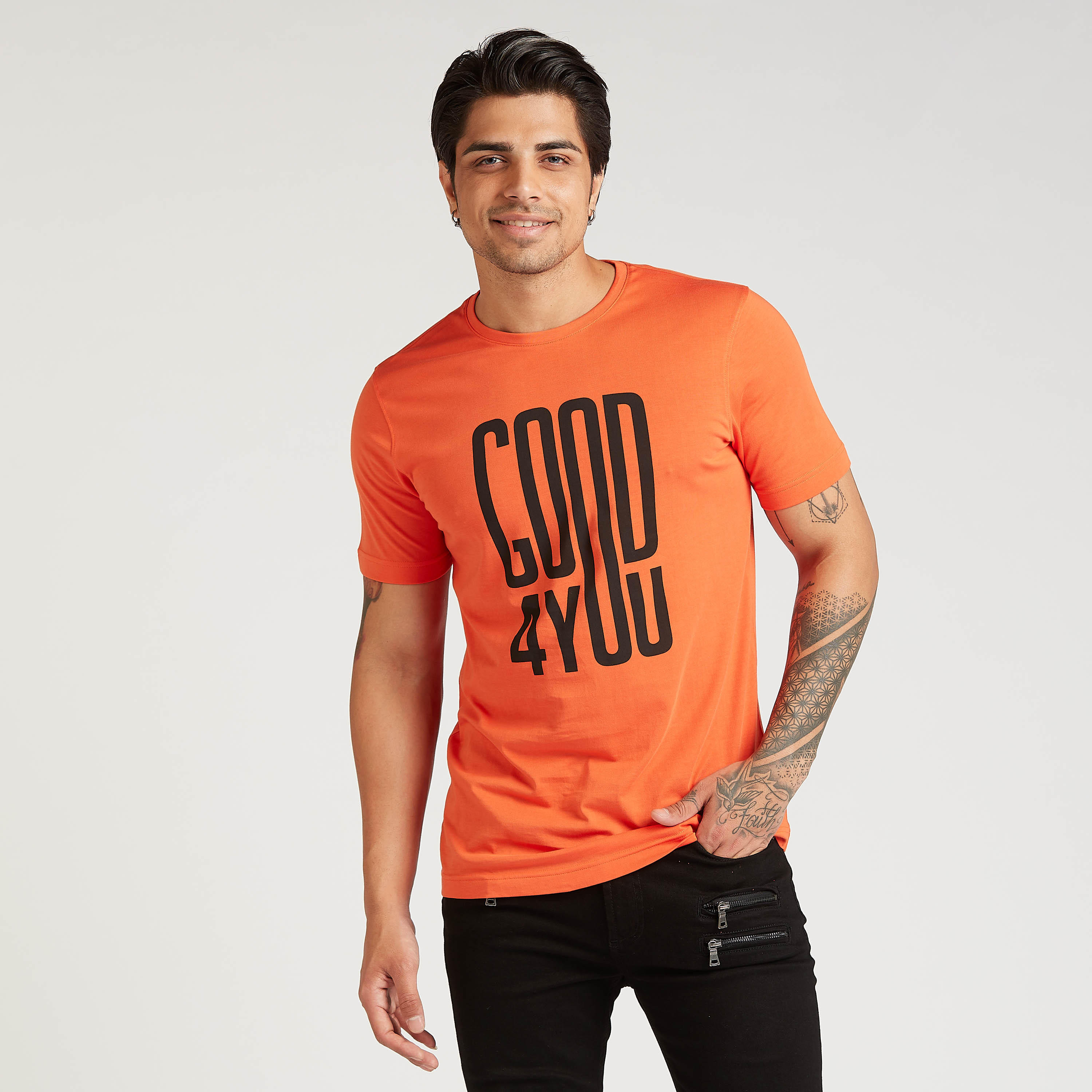 تيشيرت مستدام بقصة سليم وياقة ضيقة وأكمام قصيرة وطبعات-men-clothing-tshirtsandpolos-tshirts-image-1