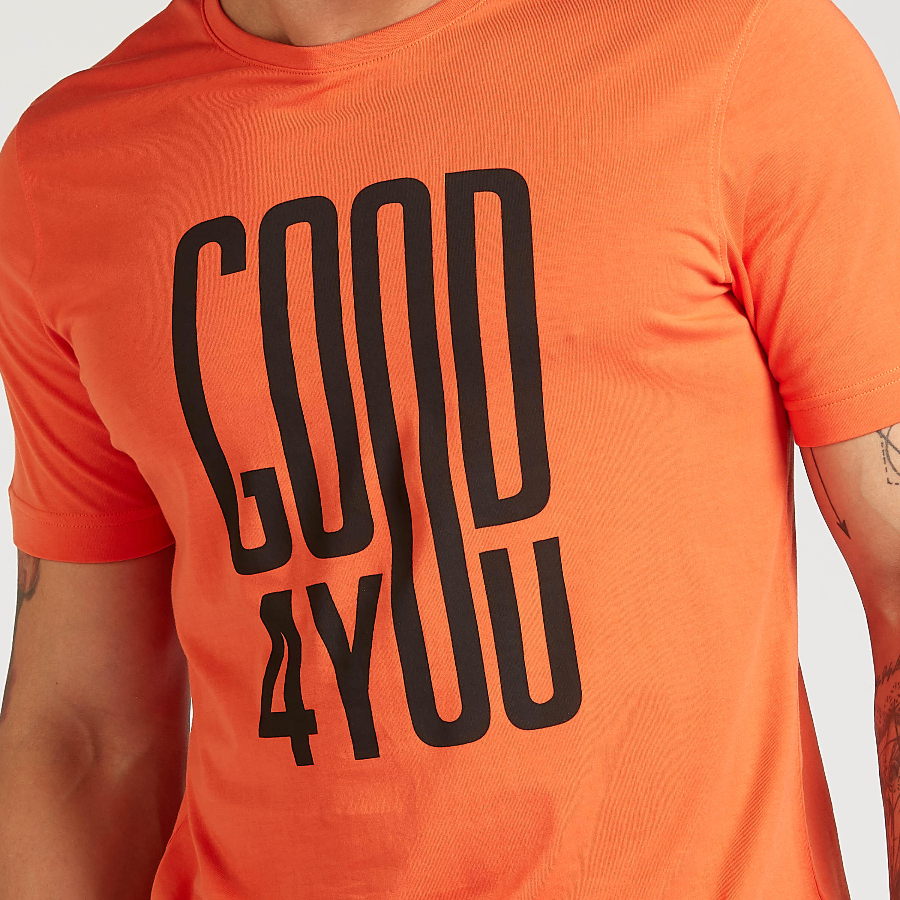 تيشيرت مستدام بقصة سليم وياقة ضيقة وأكمام قصيرة وطبعات-men-clothing-tshirtsandpolos-tshirts-image-3