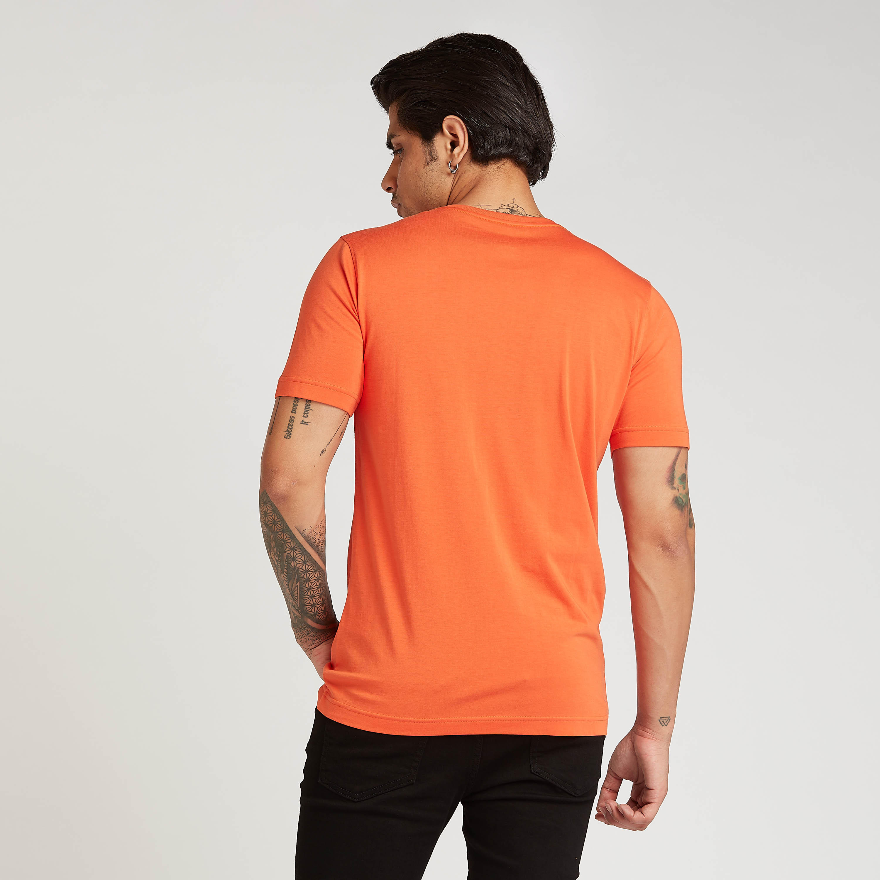 تيشيرت مستدام بقصة سليم وياقة ضيقة وأكمام قصيرة وطبعات-men-clothing-tshirtsandpolos-tshirts-image-4
