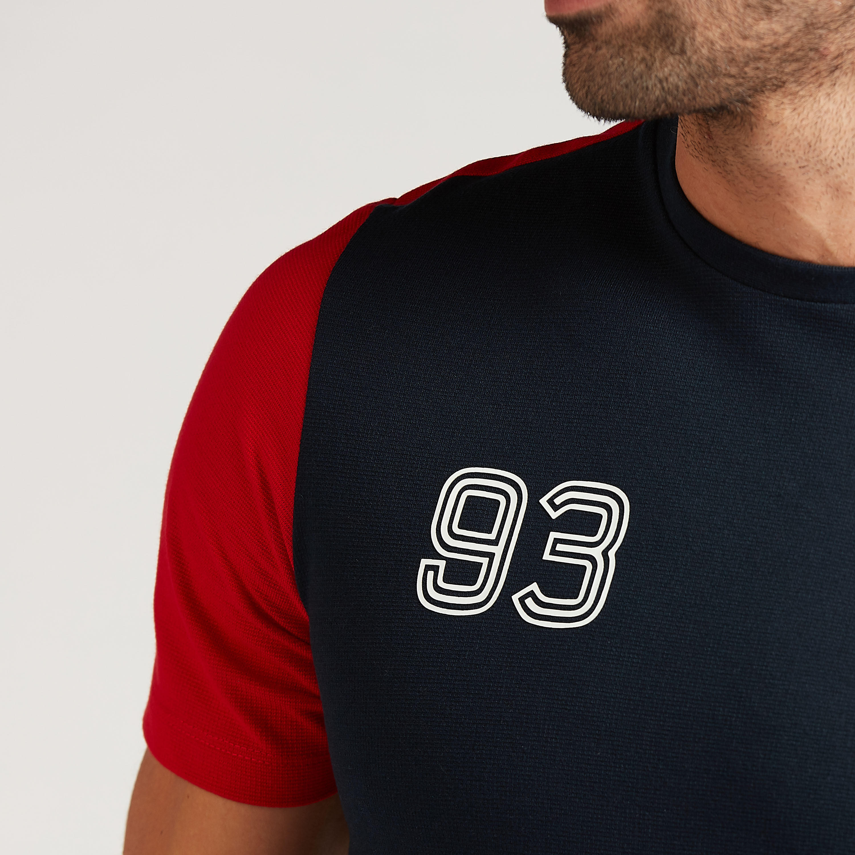 تيشيرت مستدام بقصة سليم وياقة ضيقة وأكمام قصيرة وطبعات-men-clothing-tshirtsandpolos-tshirts-image-3