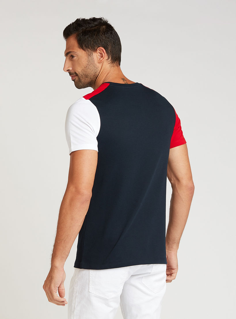 تيشيرت مستدام بقصة سليم وياقة ضيقة وأكمام قصيرة وطبعات-men-clothing-tshirtsandpolos-tshirts-image-4