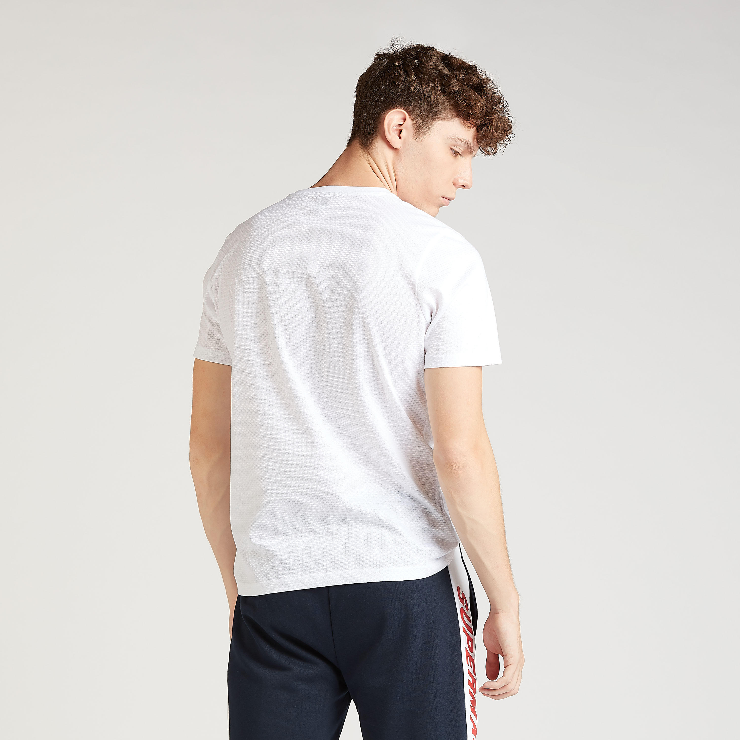 تيشيرت مستدام سليم بارز الملمس بياقة ضيقة وأكمام قصيرة-men-clothing-tshirtsandpolos-tshirts-image-3