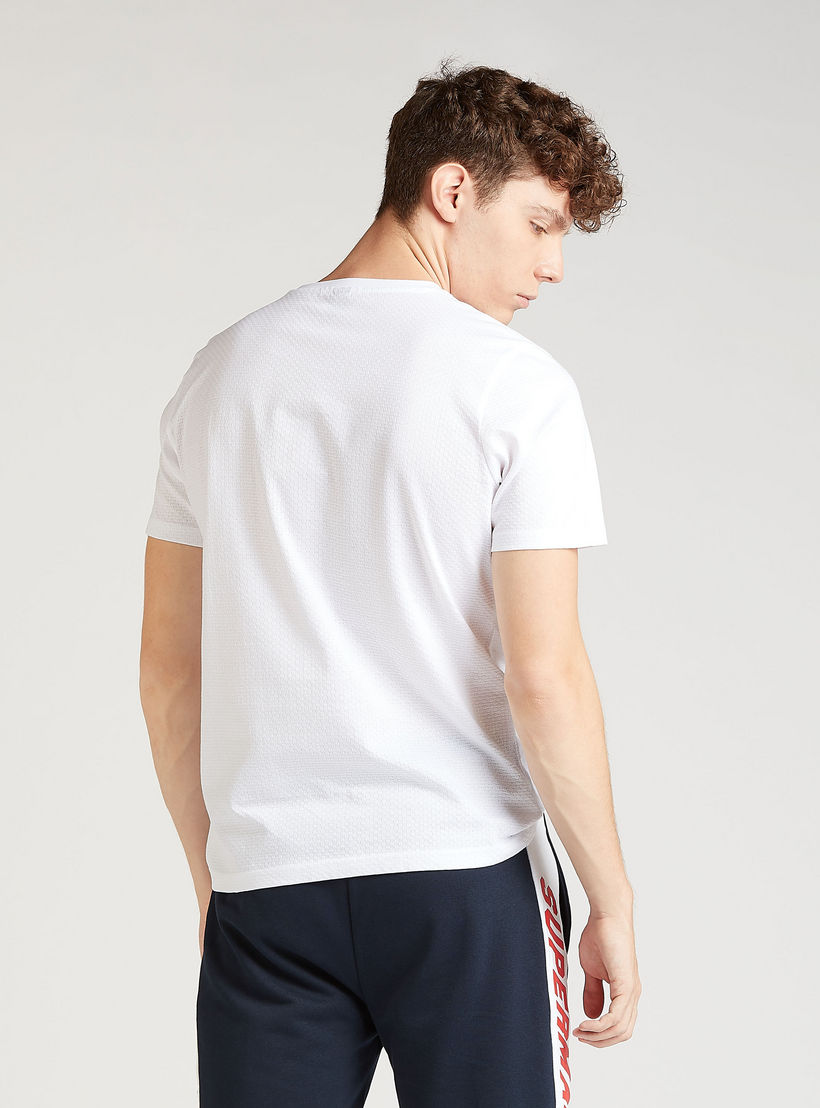 تيشيرت مستدام سليم بارز الملمس بياقة ضيقة وأكمام قصيرة-men-clothing-tshirtsandpolos-tshirts-image-3