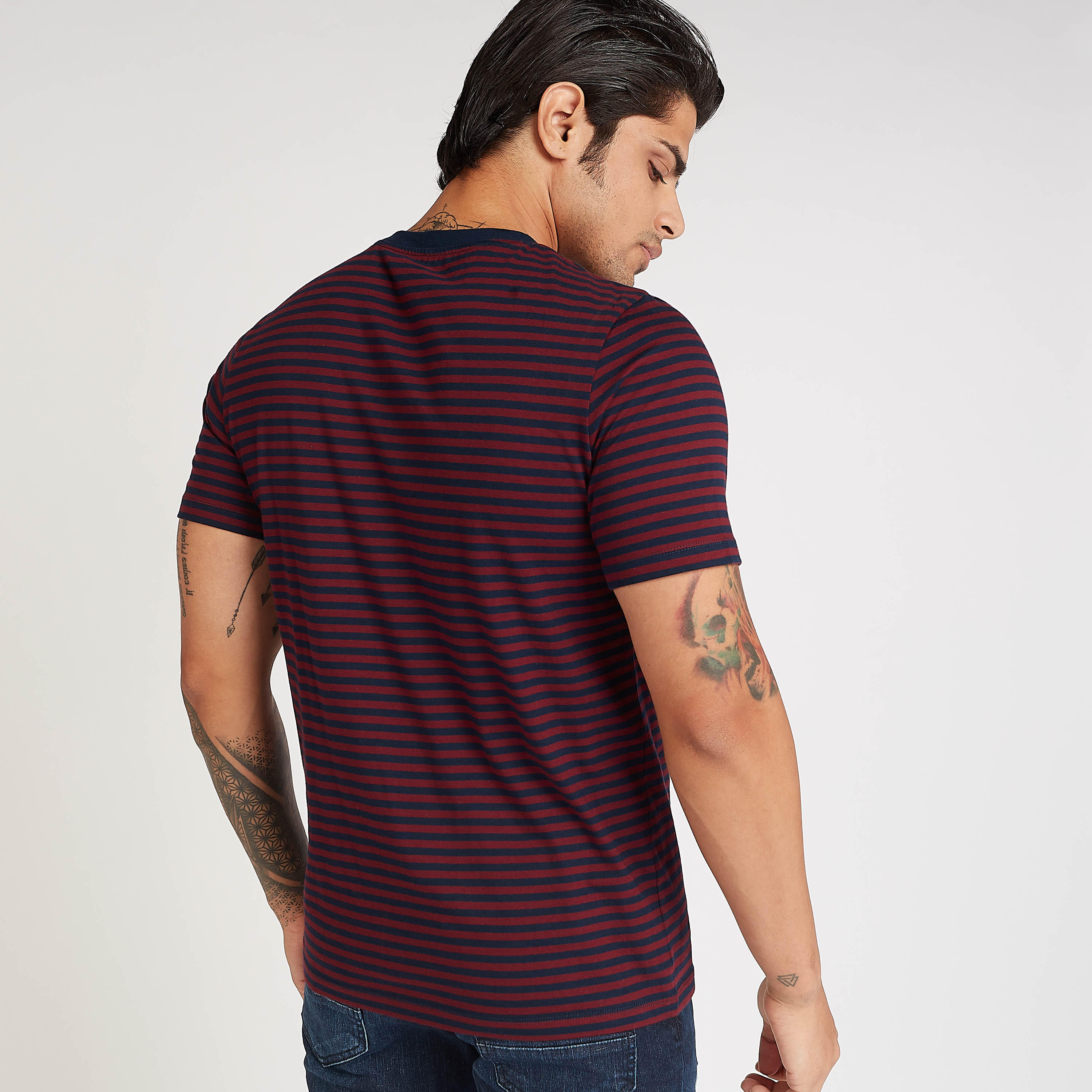 تيشيرت مستدام مخطط بياقة ضيّقة وأكمام قصيرة-men-clothing-tshirtsandpolos-tshirts-image-4