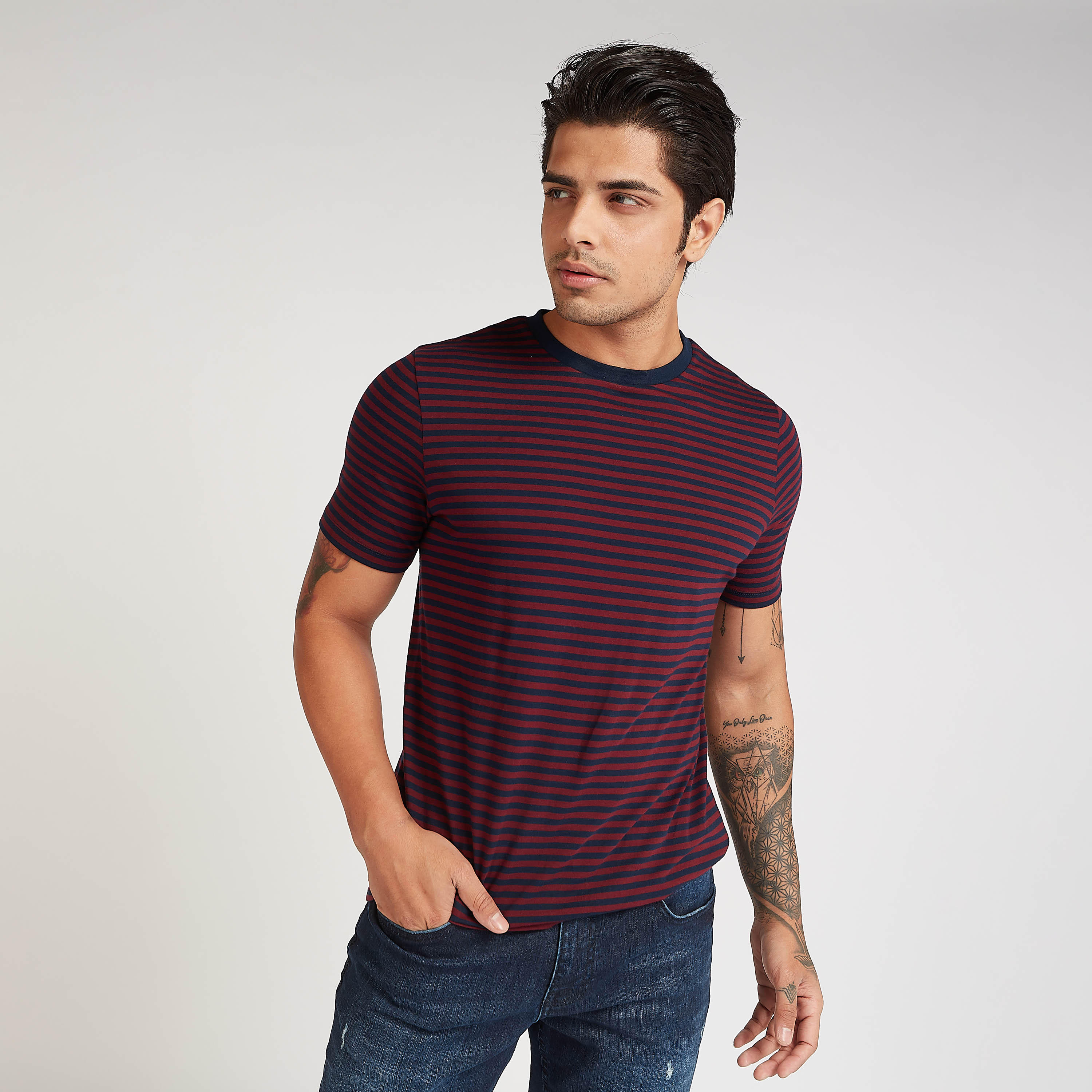 تيشيرت مستدام مخطط بياقة ضيّقة وأكمام قصيرة-men-clothing-tshirtsandpolos-tshirts-image-5
