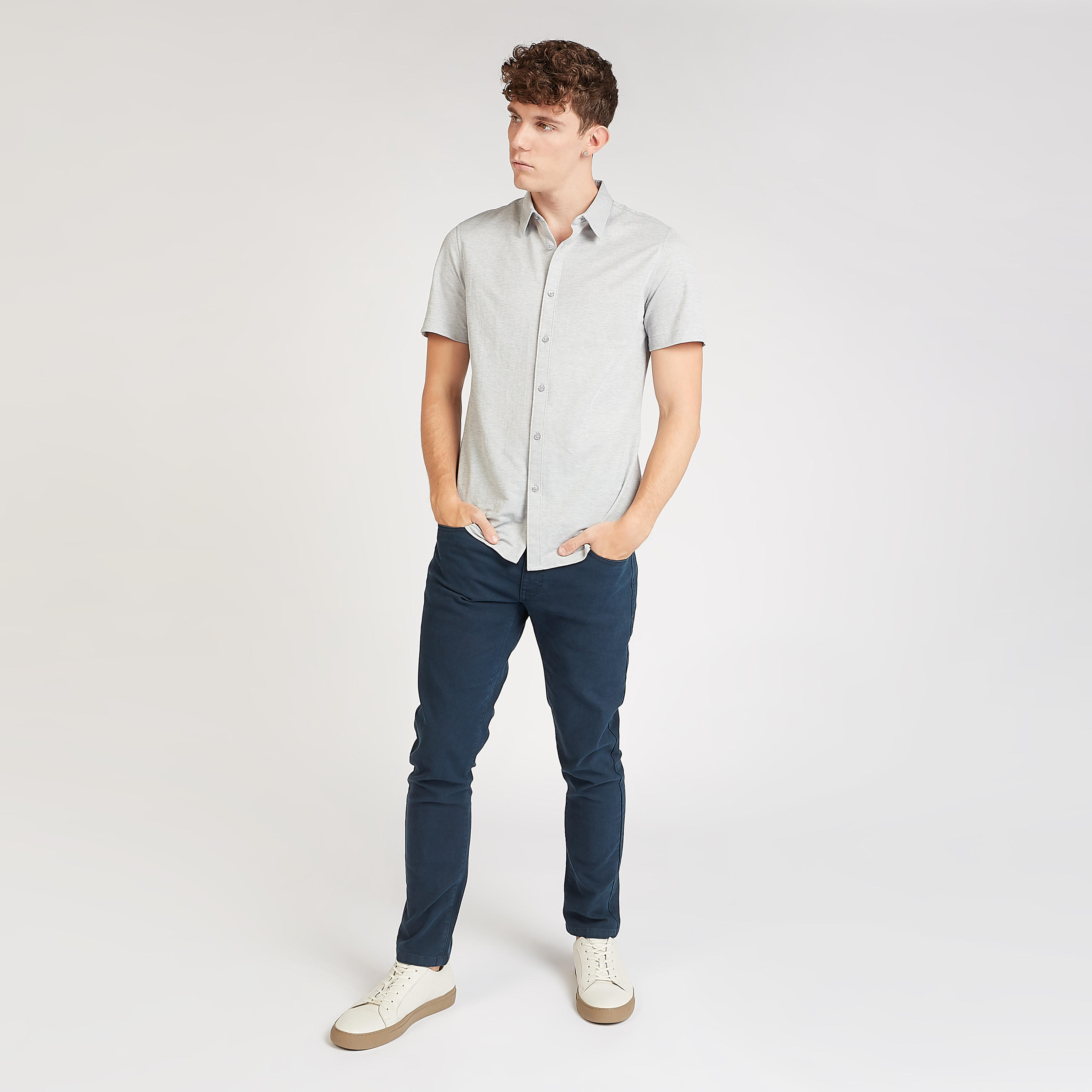 قميص مستدام سليم بارز الملمس بياقة عاديّة وأكمام قصيرة-men-clothing-shirts-image-2