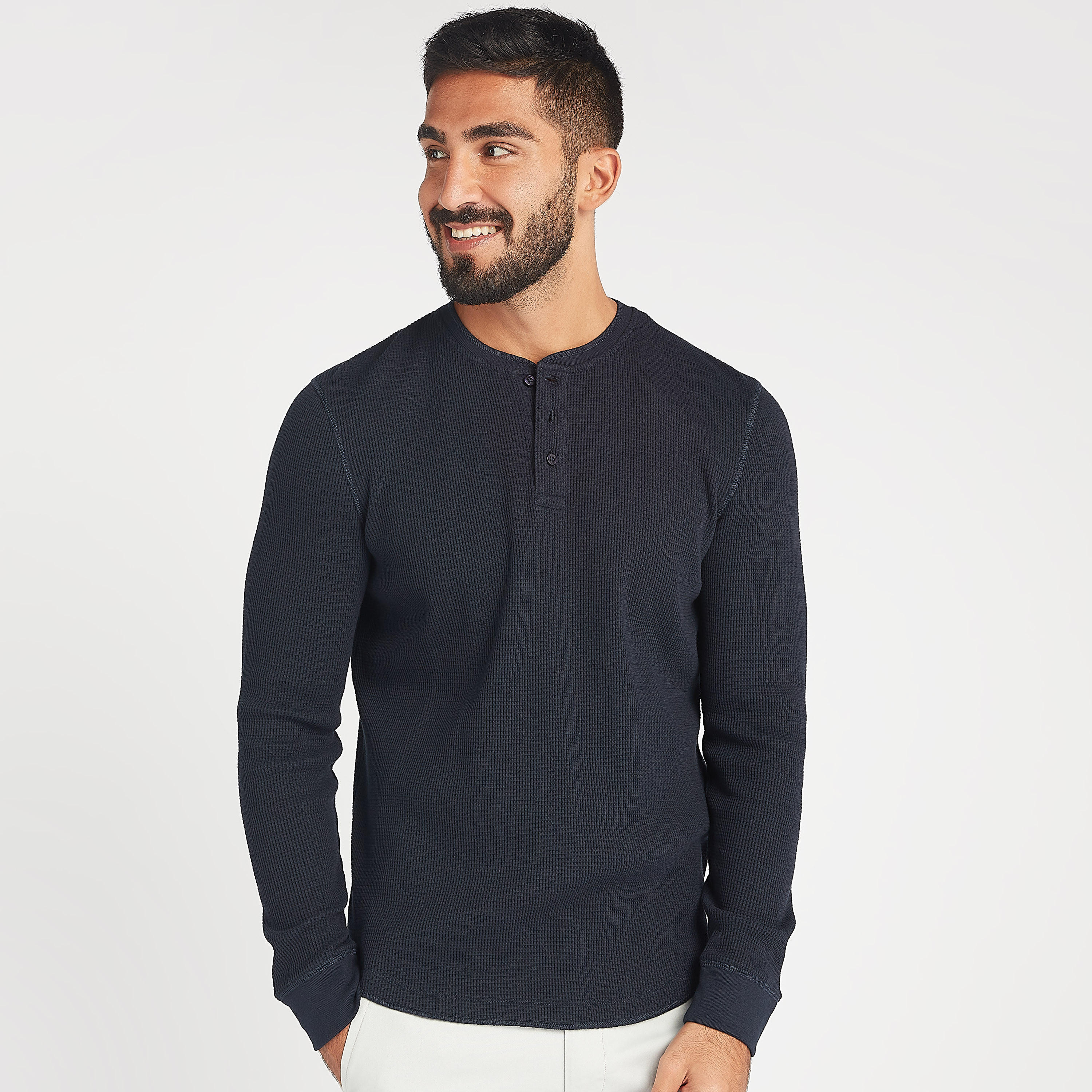 تيشيرت مستدام بارز الملمس بياقة هينلي وأكمام طويلة-men-clothing-tshirtsandpolos-tshirts-image-4