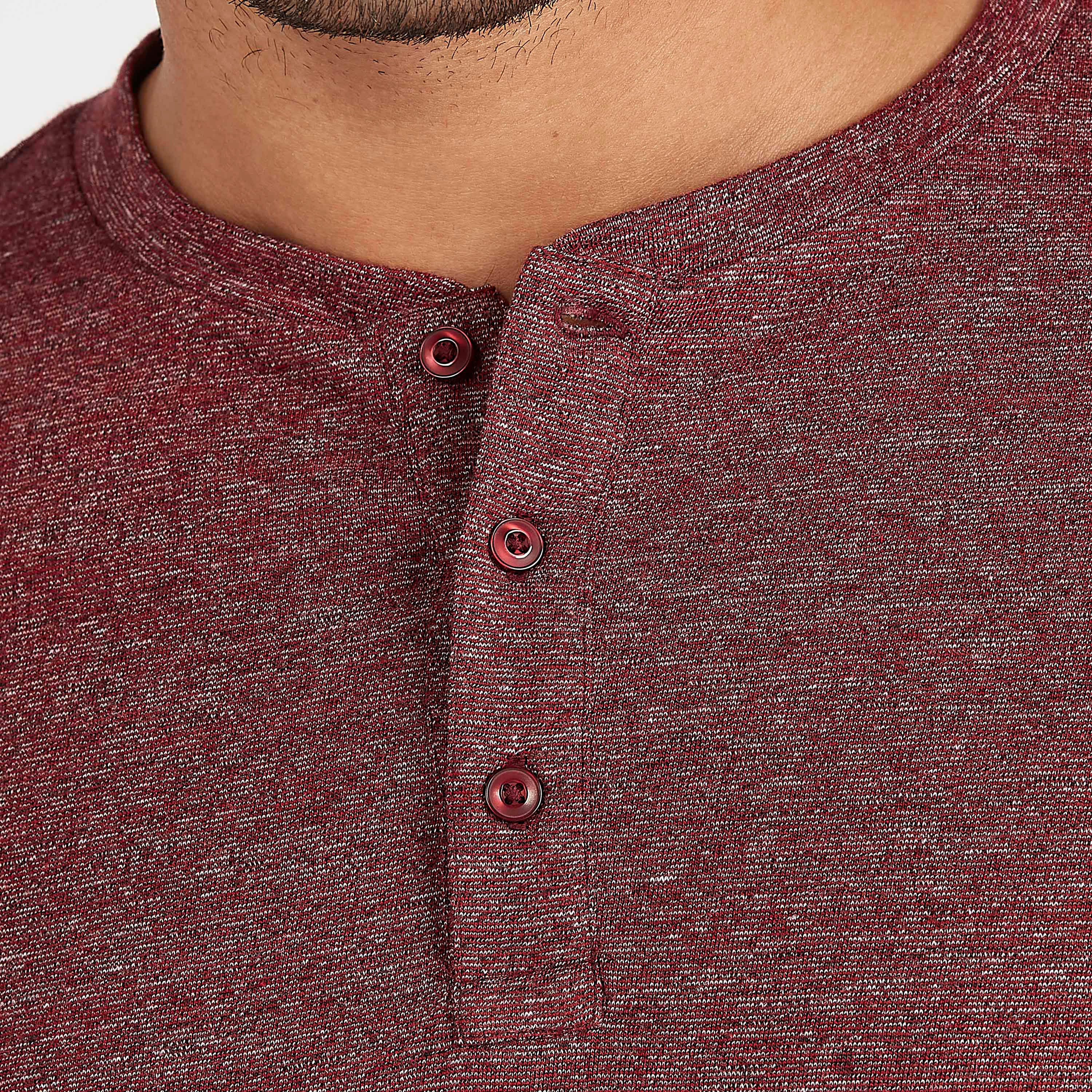 تيشيرت مستدام بارز الملمس بياقة هينلي وأكمام طويلة-men-clothing-tshirtsandpolos-tshirts-image-3
