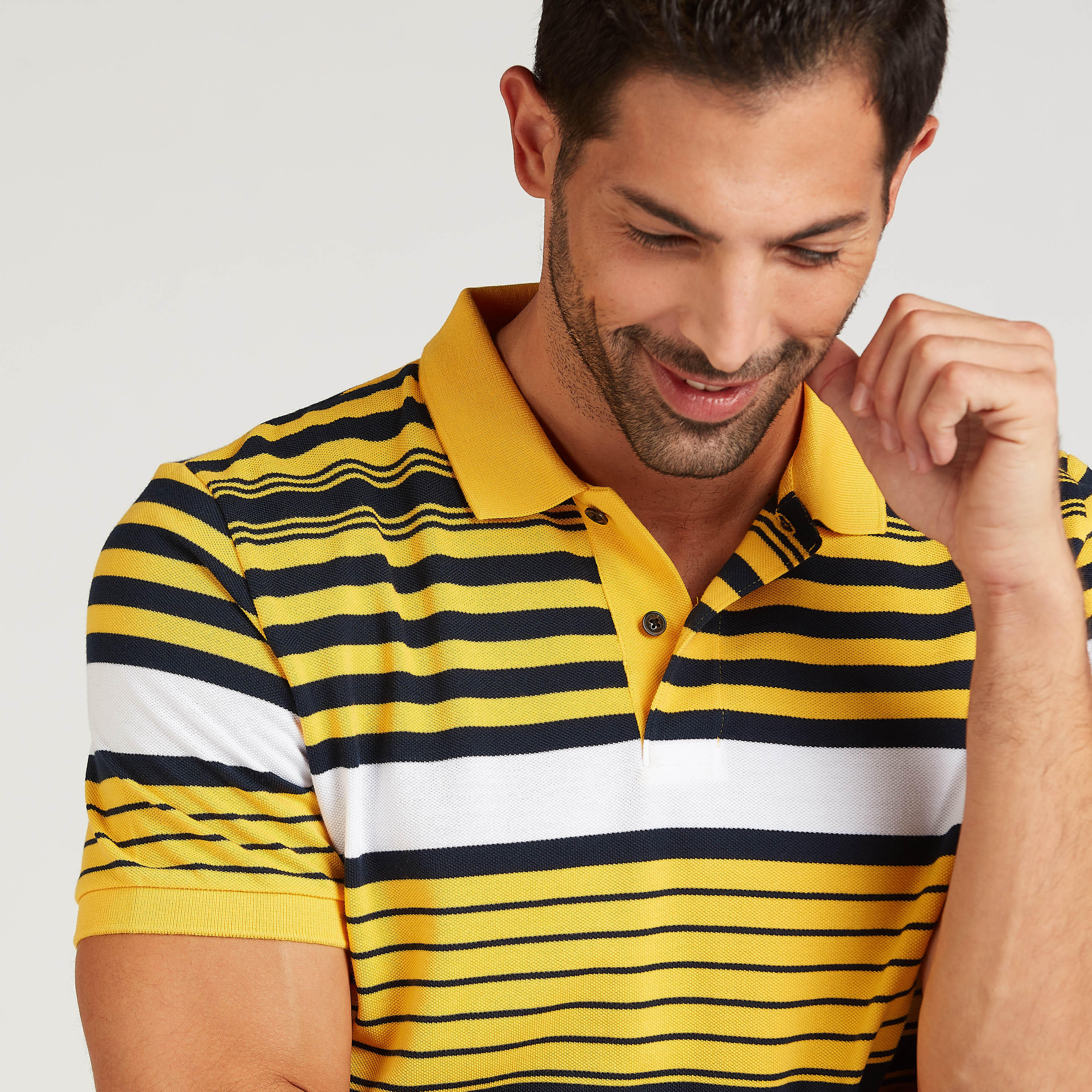 تيشيرت بولو مخطّط بياقة عادية مضلّعة وأكمام قصيرة-men-clothing-tshirtsandpolos-polos-image-5