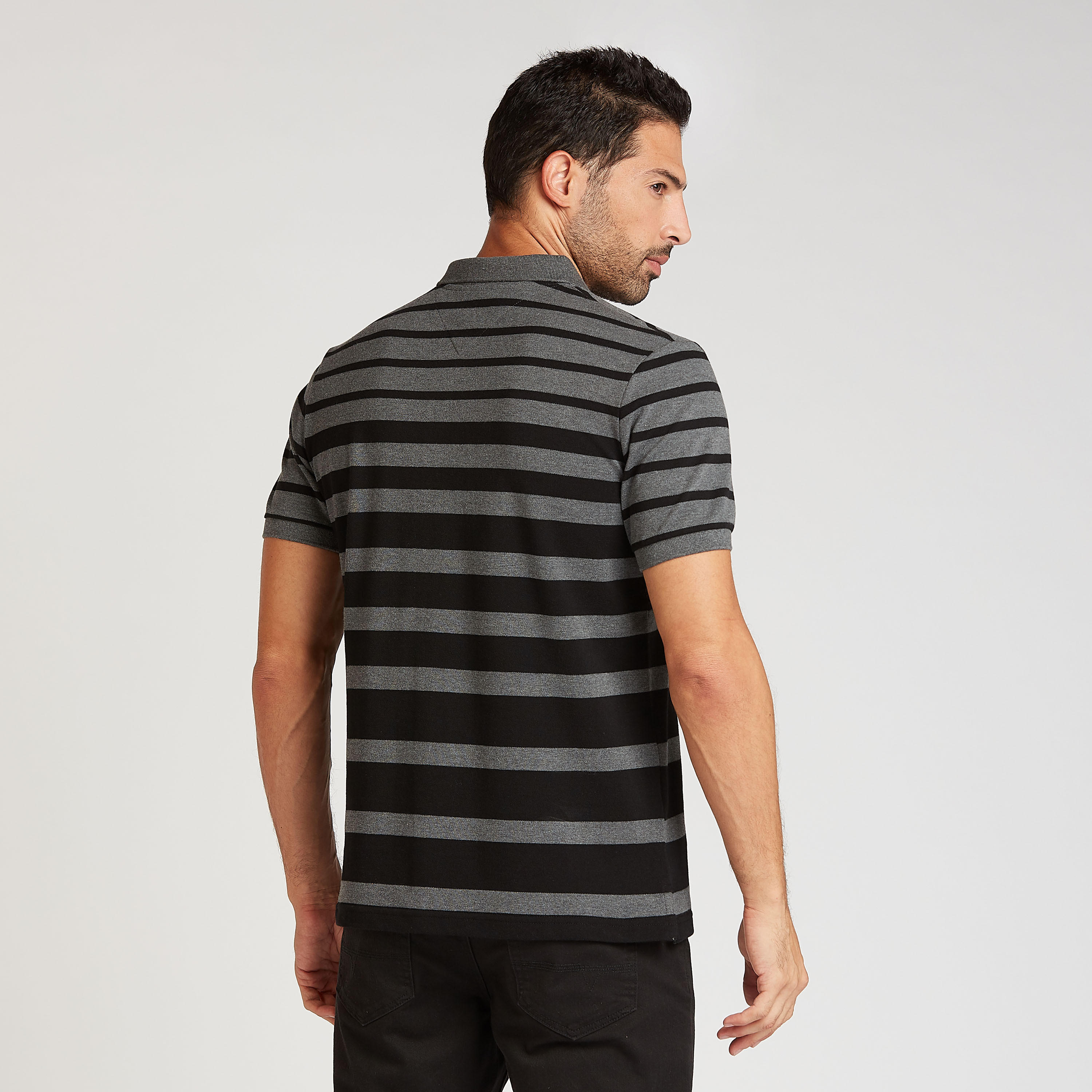 تيشيرت مستدام بولو مقلّم بأكمام قصيرة وياقة عادية-men-clothing-tshirtsandpolos-polos-image-2