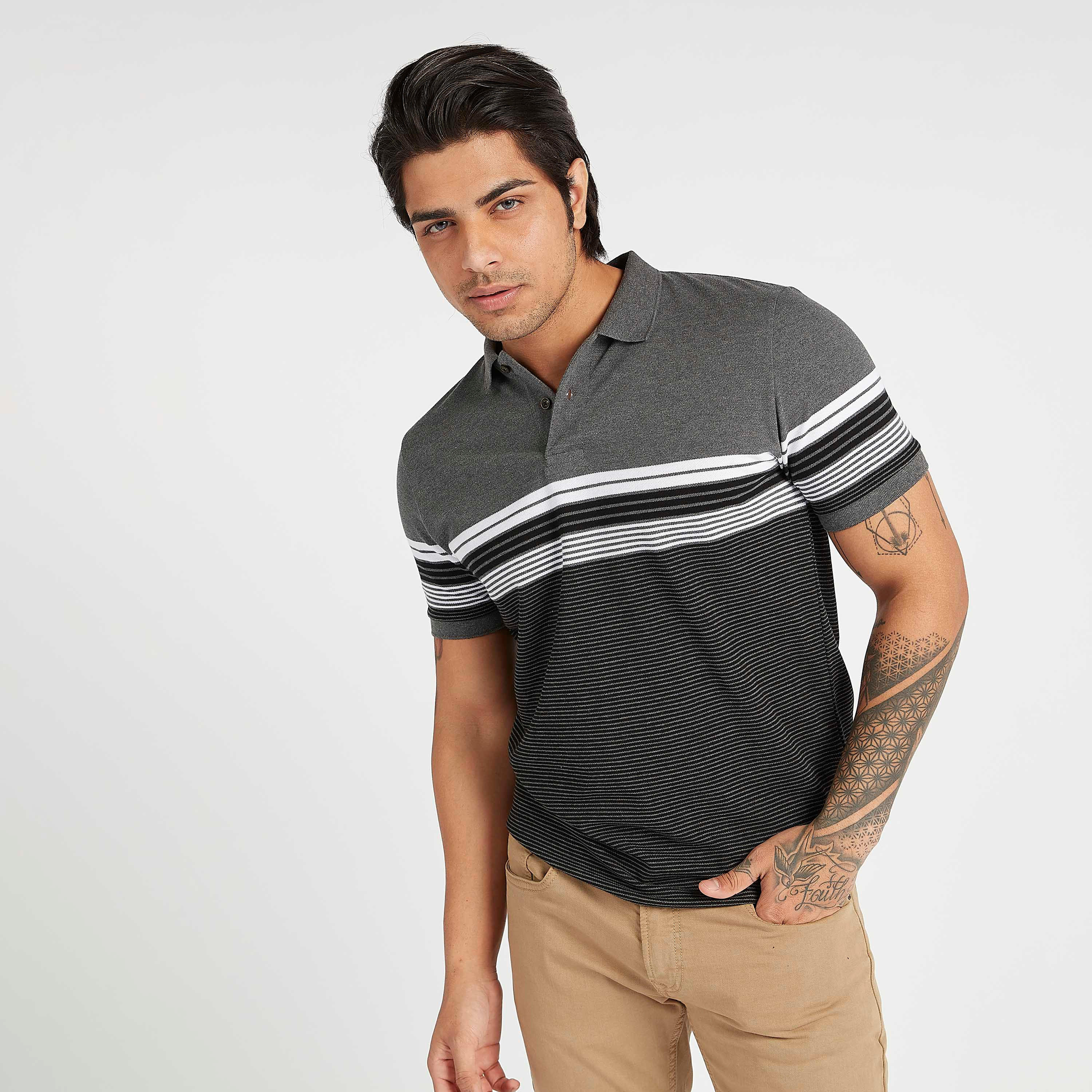 تيشيرت مخطط بياقة عاديّة وأكمام قصيرة-men-clothing-tshirtsandpolos-polos-image-5