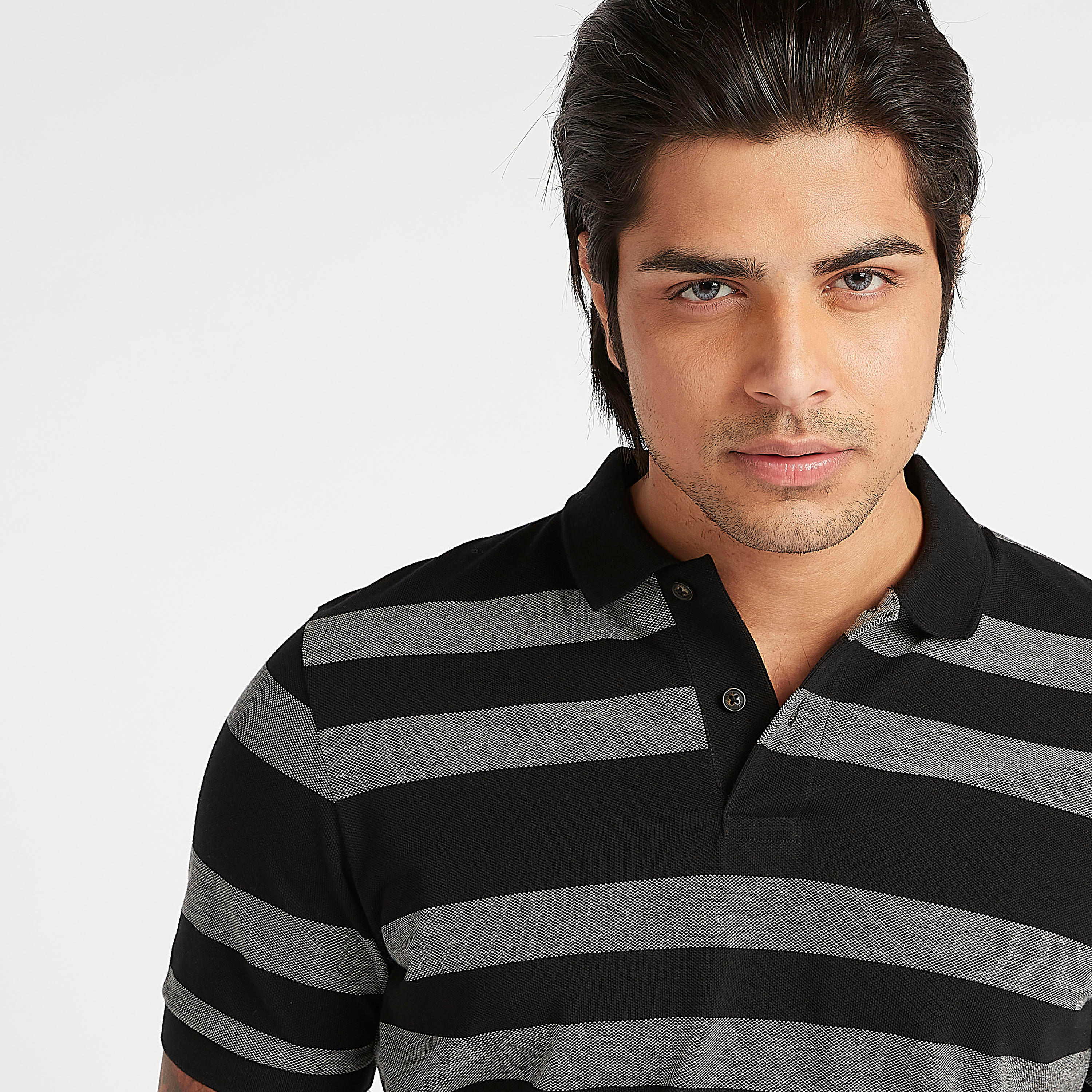 تيشيرت مخطط بياقة عاديّة وأكمام قصيرة-men-clothing-tshirtsandpolos-polos-image-2