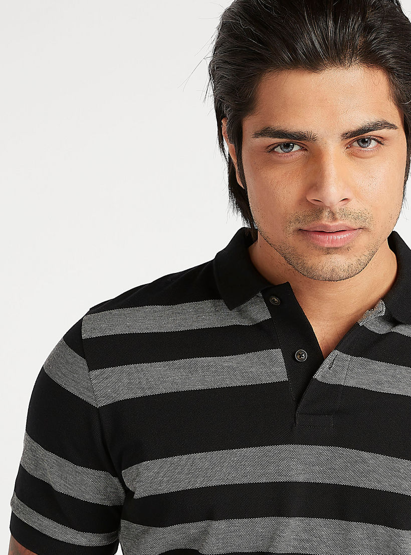 تيشيرت مخطط بياقة عاديّة وأكمام قصيرة-men-clothing-tshirtsandpolos-polos-image-2